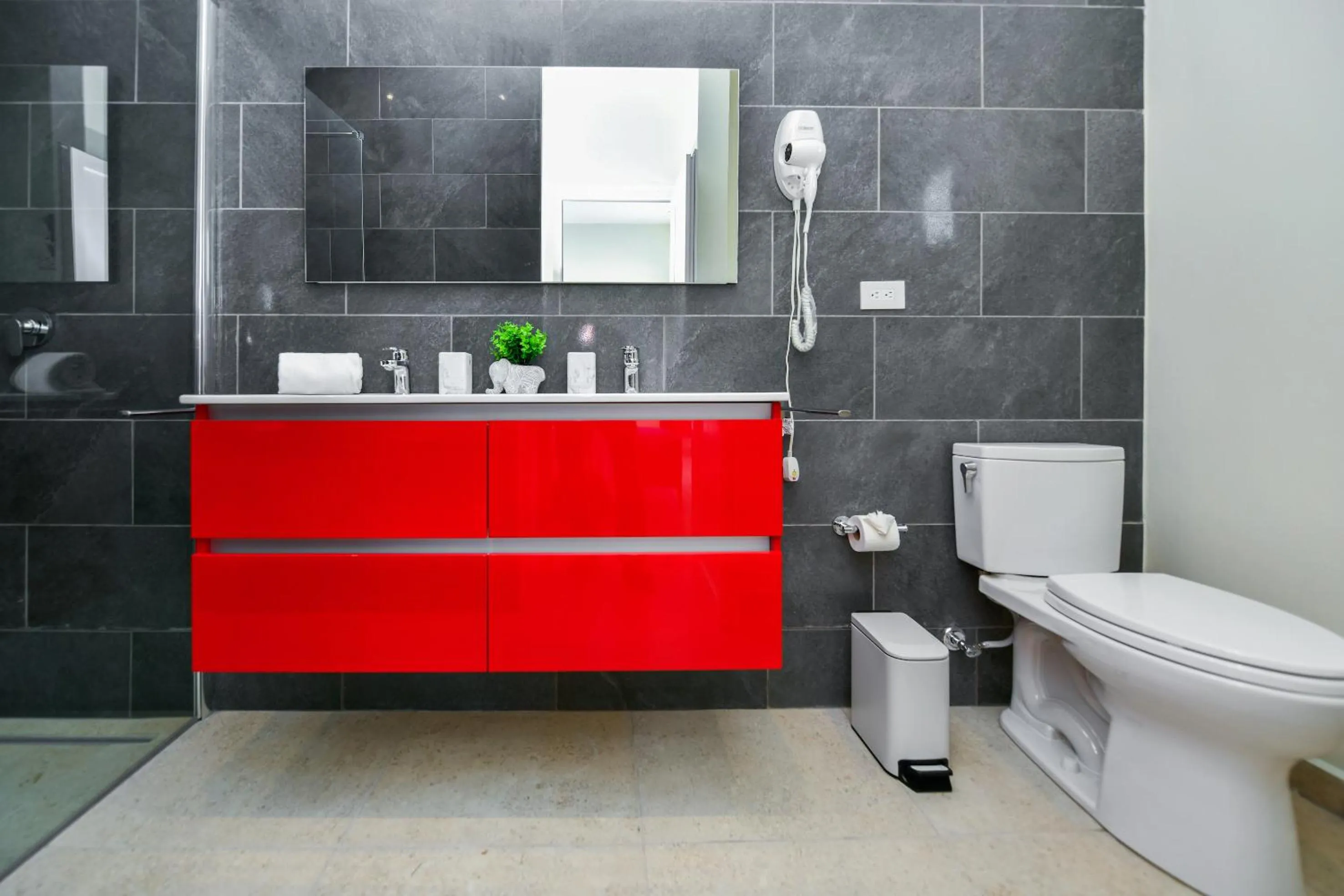 Shower in Boutique Hotel Swiss Paradise Aruba Villas and Suites