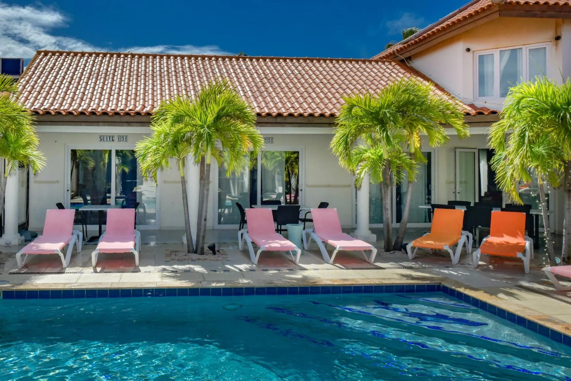 Pool Suite with Private Garden Hot Tub in Boutique Hotel Swiss Paradise Aruba Villas and Suites
