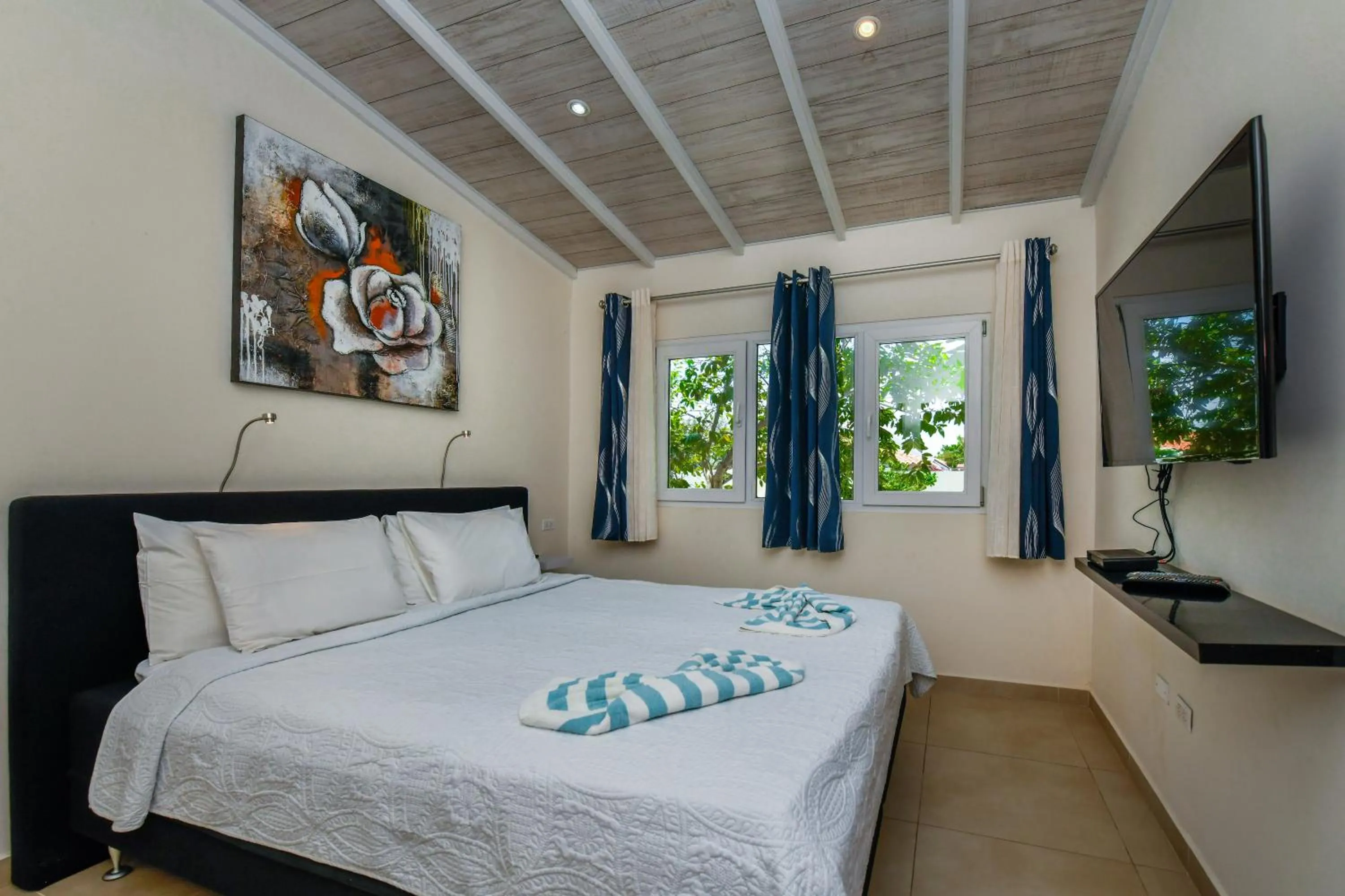 Bed in Boutique Hotel Swiss Paradise Aruba Villas and Suites