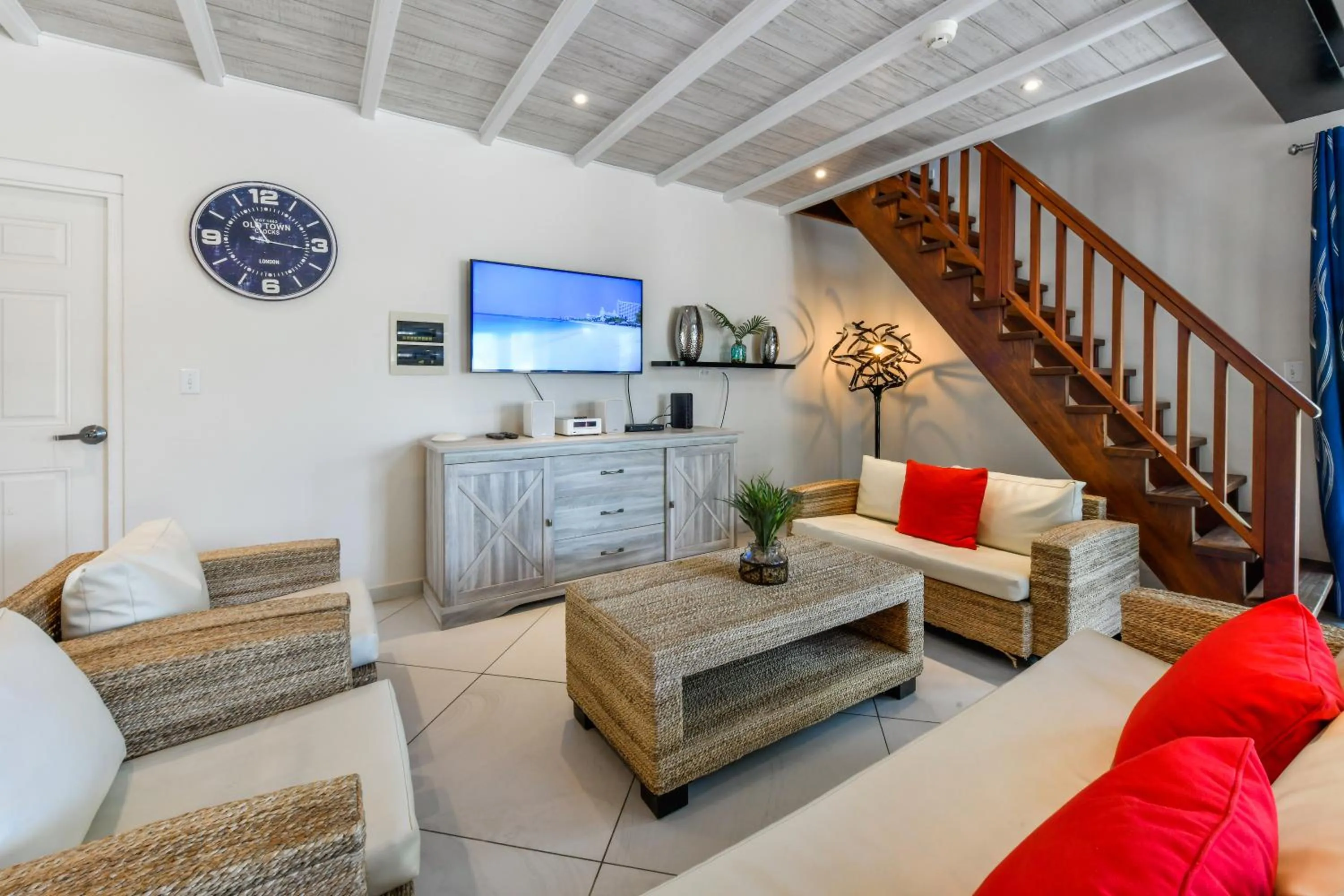 TV and multimedia in Boutique Hotel Swiss Paradise Aruba Villas and Suites