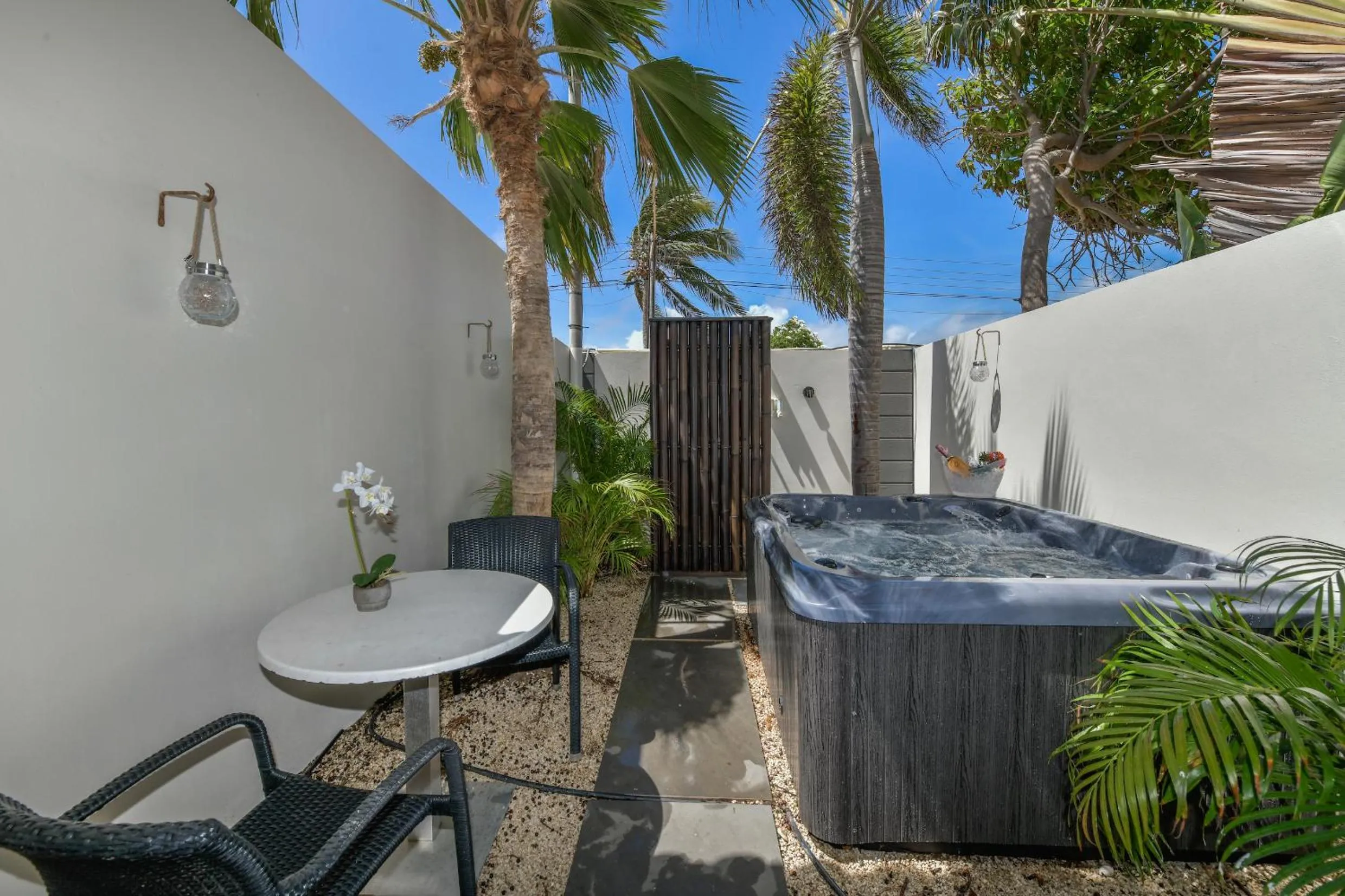 Shower in Boutique Hotel Swiss Paradise Aruba Villas and Suites