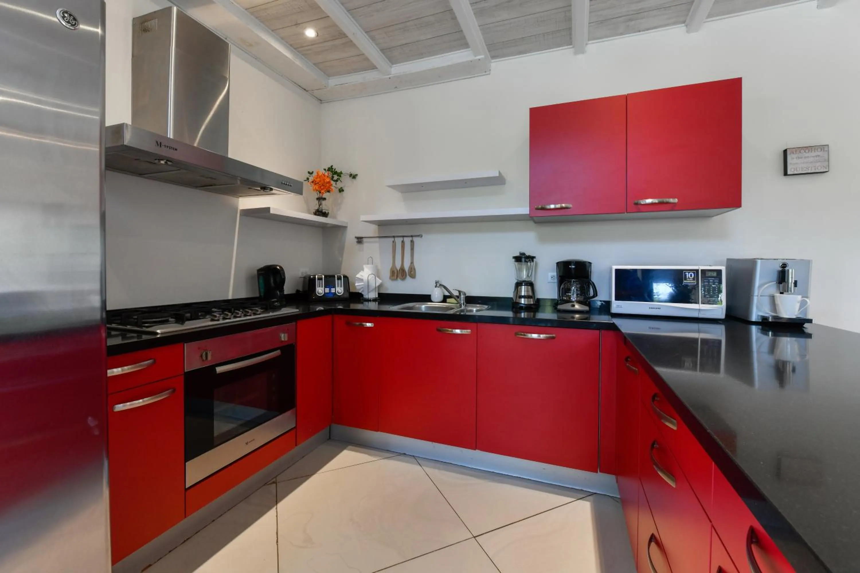 Coffee/tea facilities in Boutique Hotel Swiss Paradise Aruba Villas and Suites