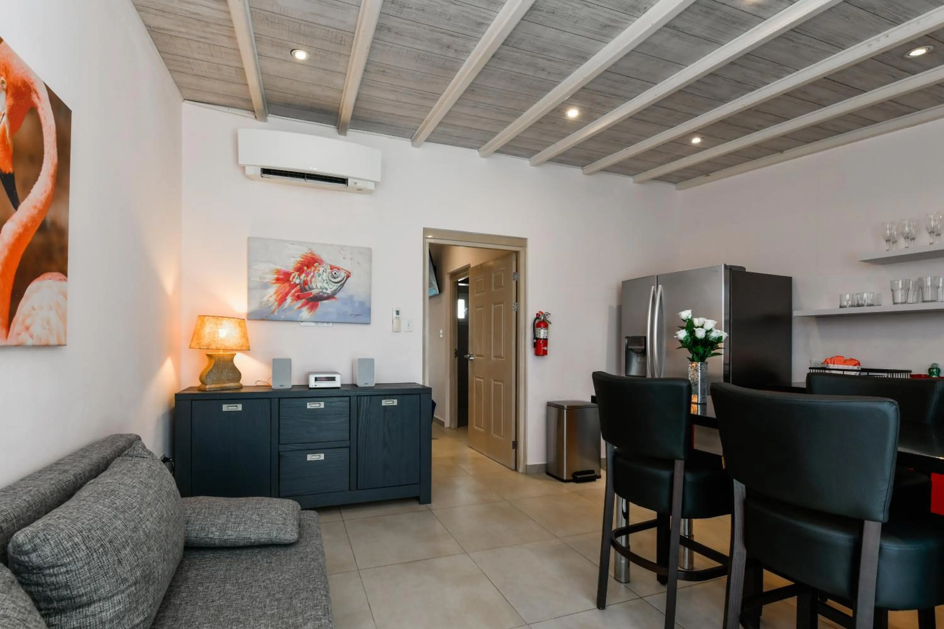 Kitchen or kitchenette in Boutique Hotel Swiss Paradise Aruba Villas and Suites