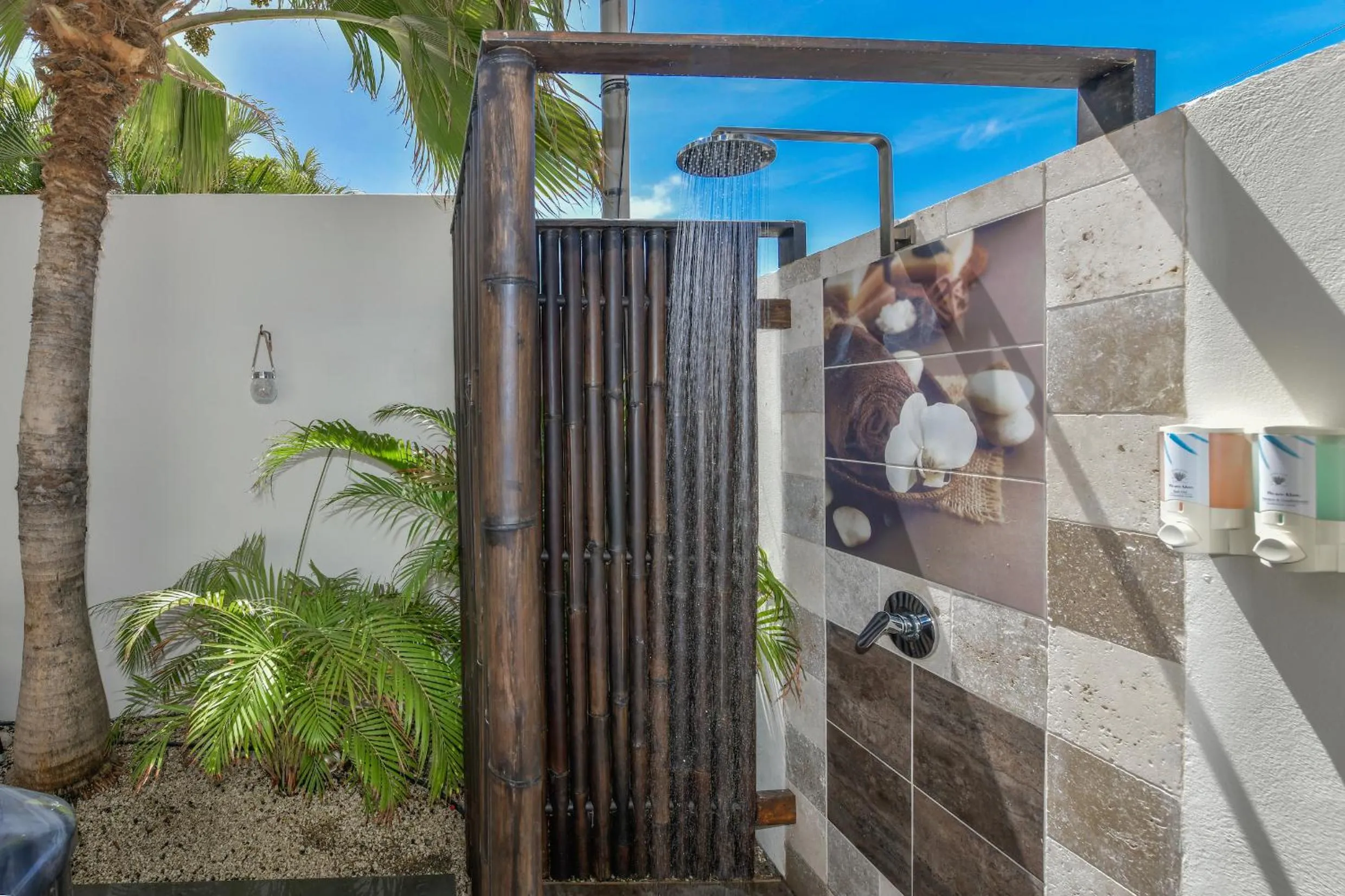 Shower in Boutique Hotel Swiss Paradise Aruba Villas and Suites