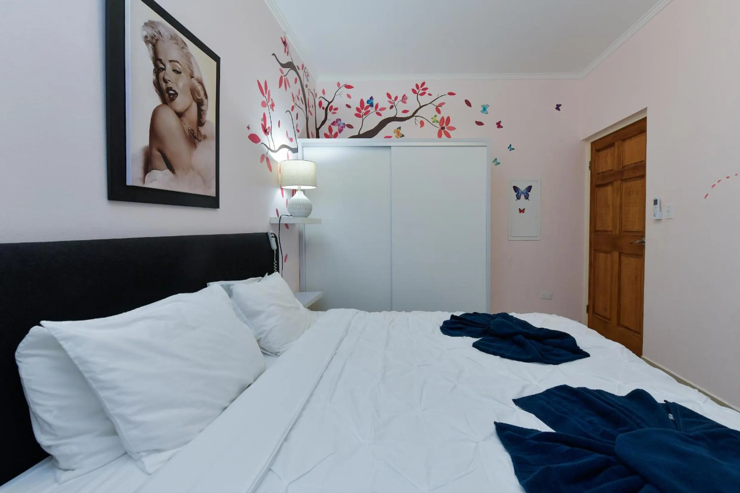 Bed in Boutique Hotel Swiss Paradise Aruba Villas and Suites