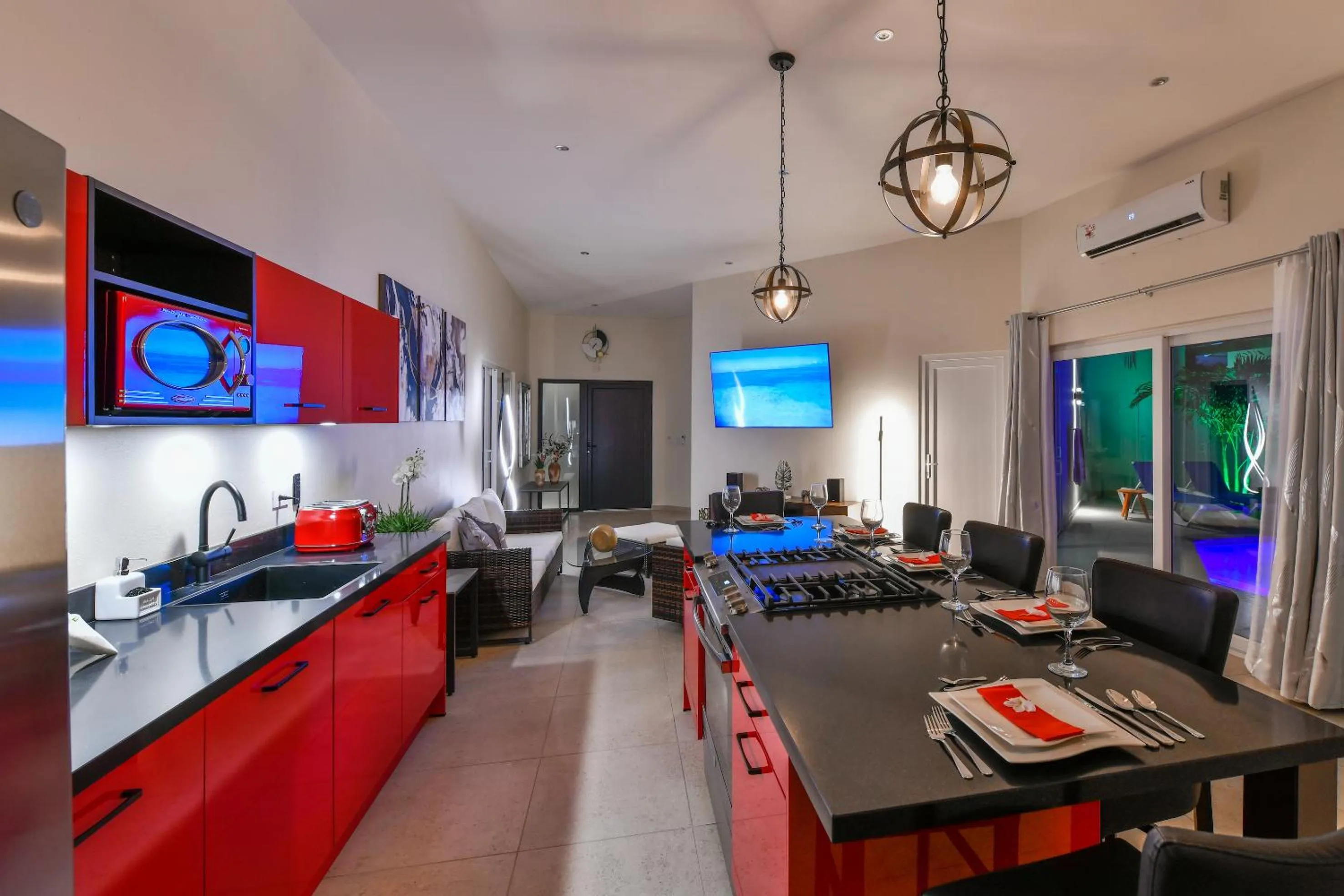 TV and multimedia in Boutique Hotel Swiss Paradise Aruba Villas and Suites