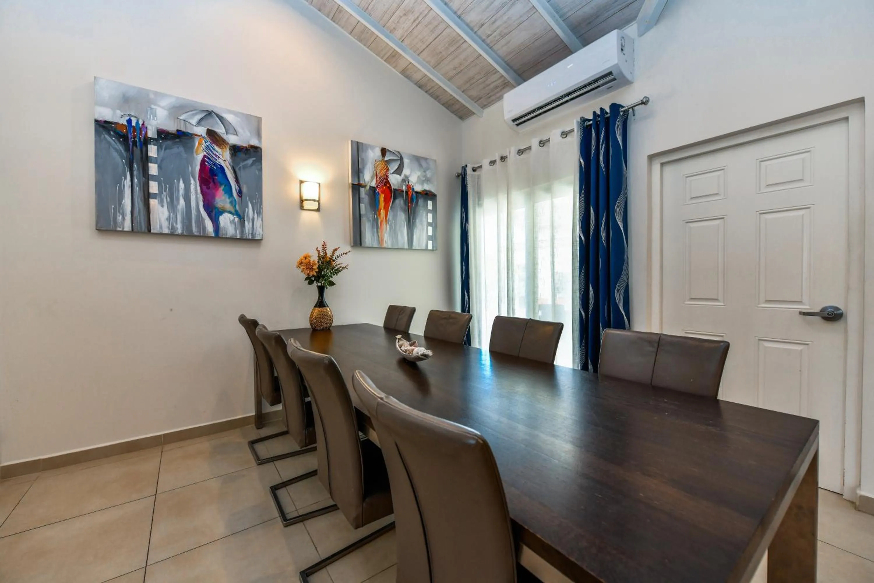Dining area in Boutique Hotel Swiss Paradise Aruba Villas and Suites