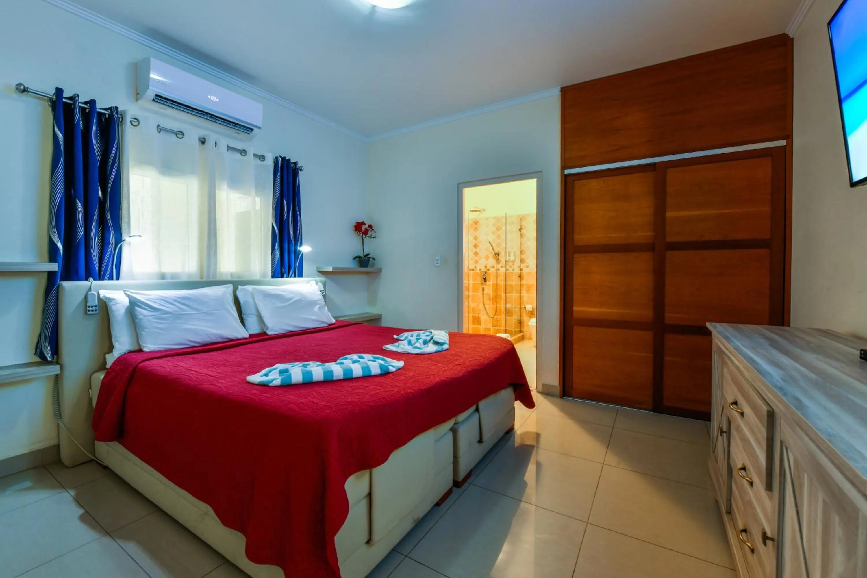 Bed in Boutique Hotel Swiss Paradise Aruba Villas and Suites