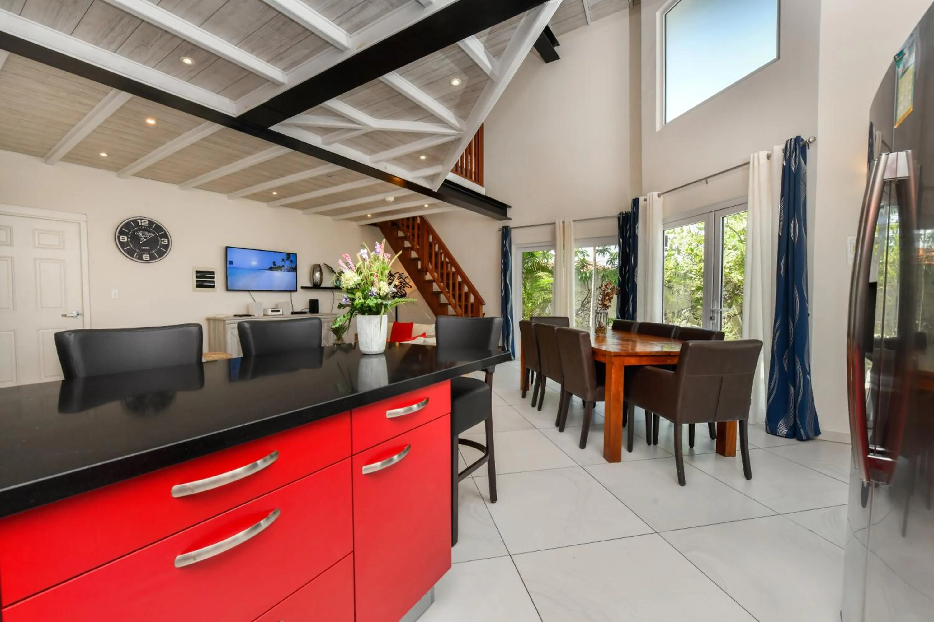 TV and multimedia in Boutique Hotel Swiss Paradise Aruba Villas and Suites