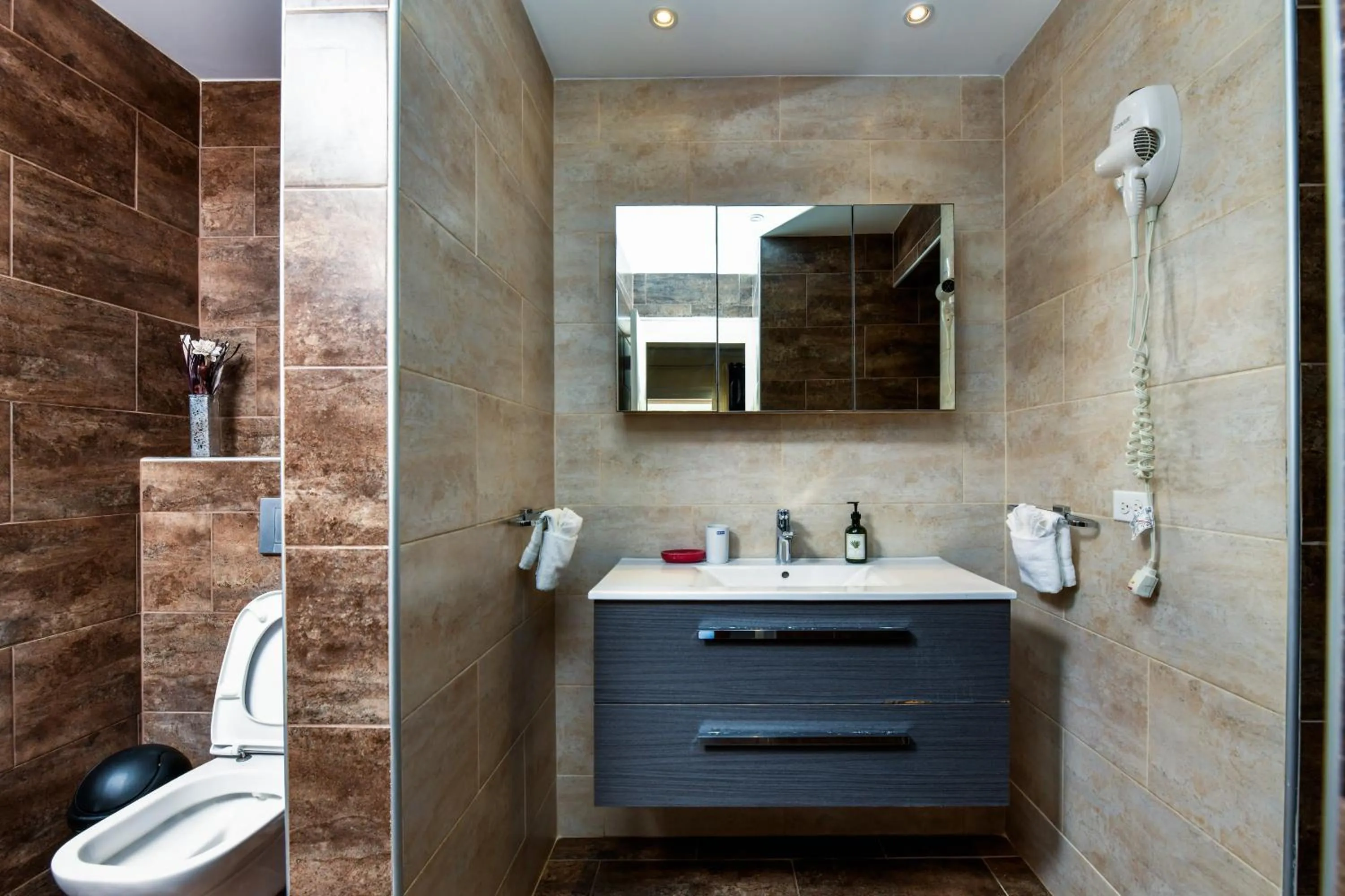 Toilet in Boutique Hotel Swiss Paradise Aruba Villas and Suites