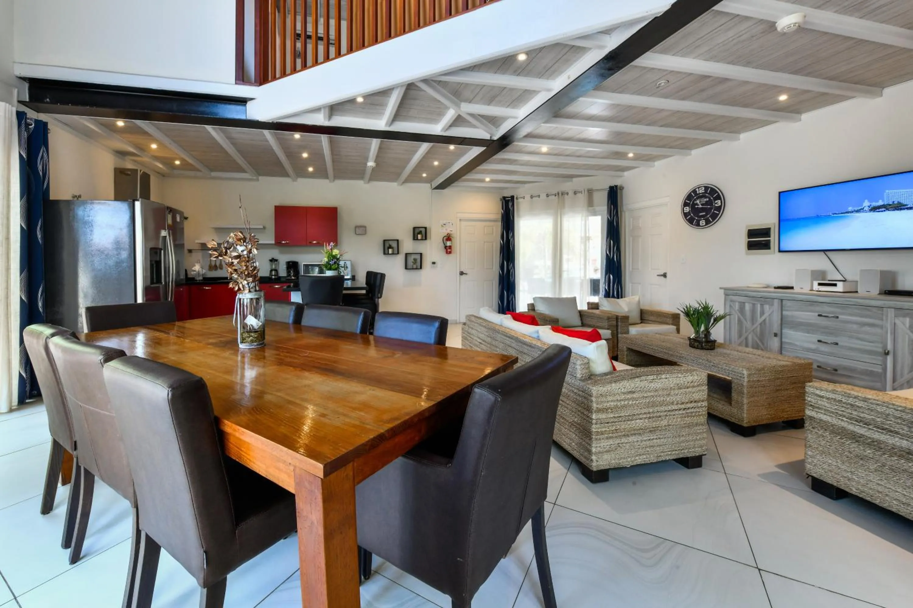 TV and multimedia in Boutique Hotel Swiss Paradise Aruba Villas and Suites