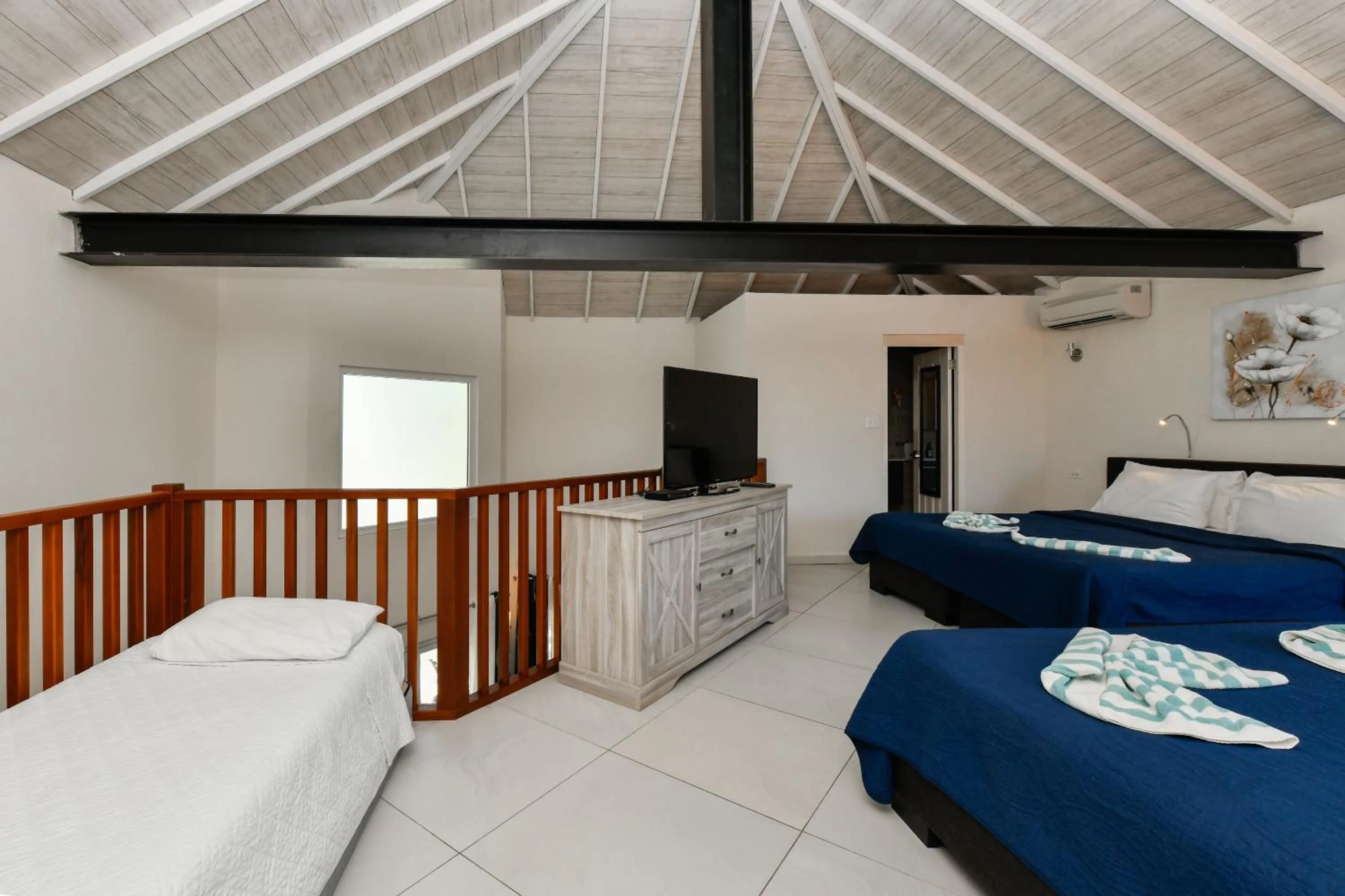 Bed in Boutique Hotel Swiss Paradise Aruba Villas and Suites