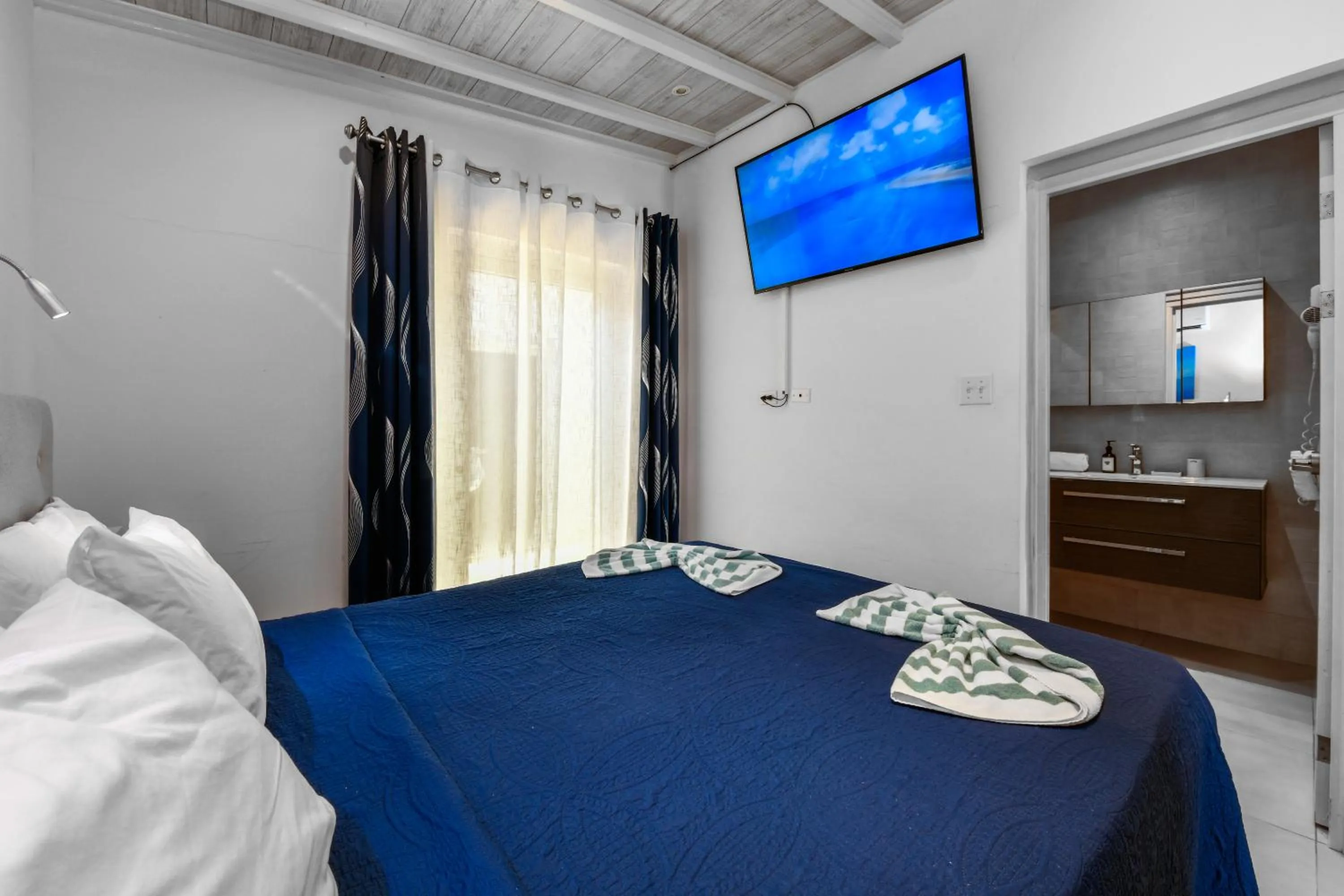 Bed in Boutique Hotel Swiss Paradise Aruba Villas and Suites