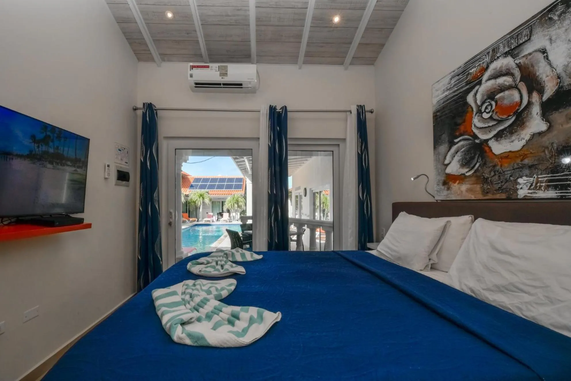 Bed in Boutique Hotel Swiss Paradise Aruba Villas and Suites