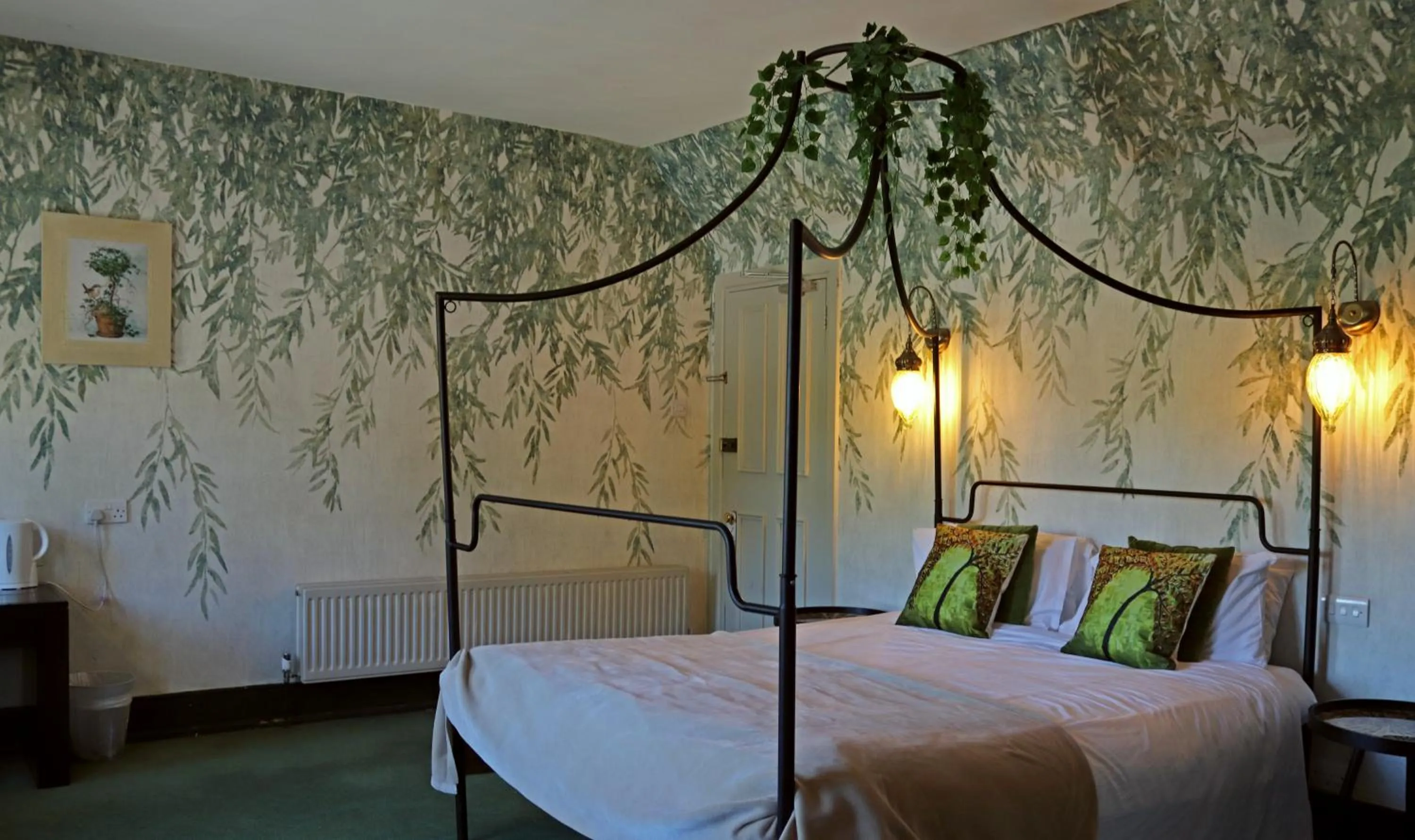 Bedroom, Bed in Shillingford Bridge Hotel