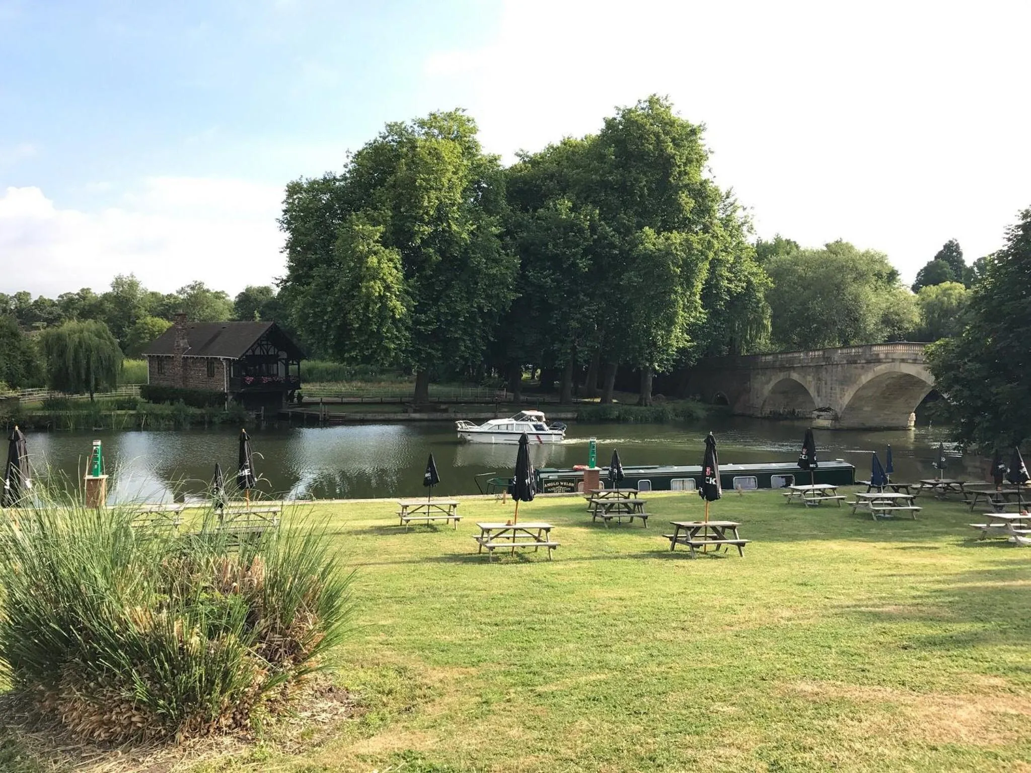 Spring in Shillingford Bridge Hotel