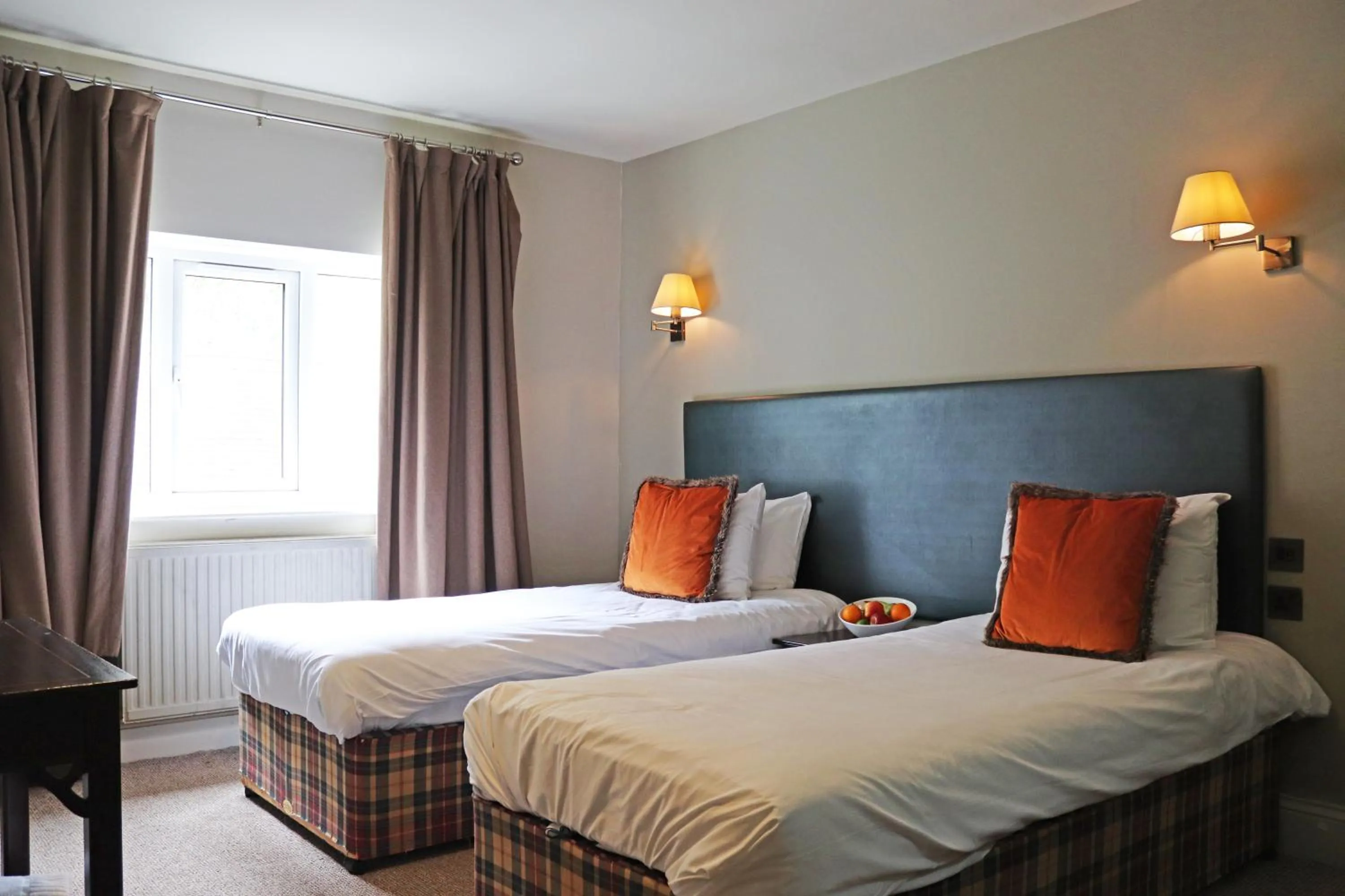 Bedroom, Bed in Shillingford Bridge Hotel