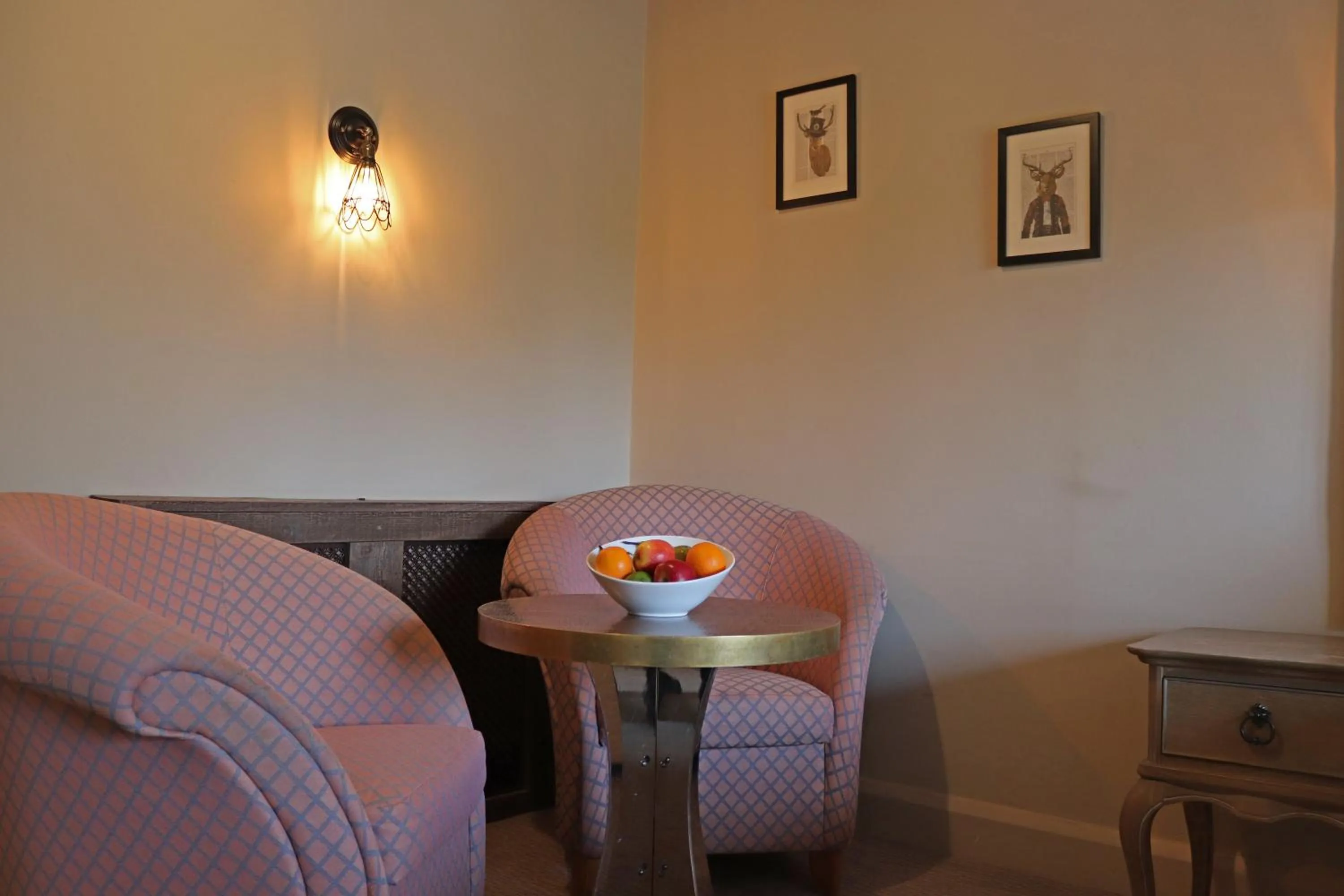 Seating area in Shillingford Bridge Hotel