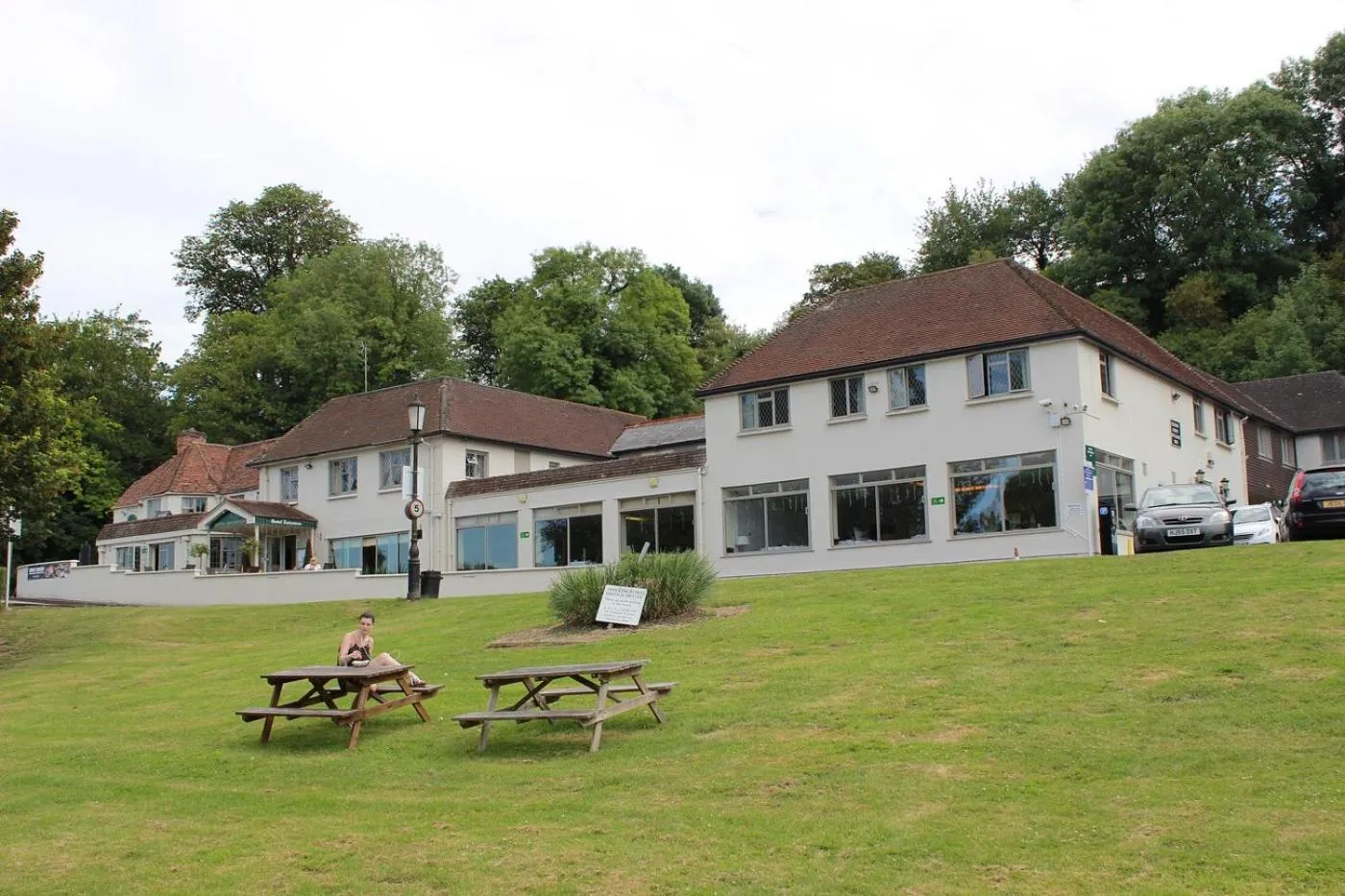 Property building in Shillingford Bridge Hotel