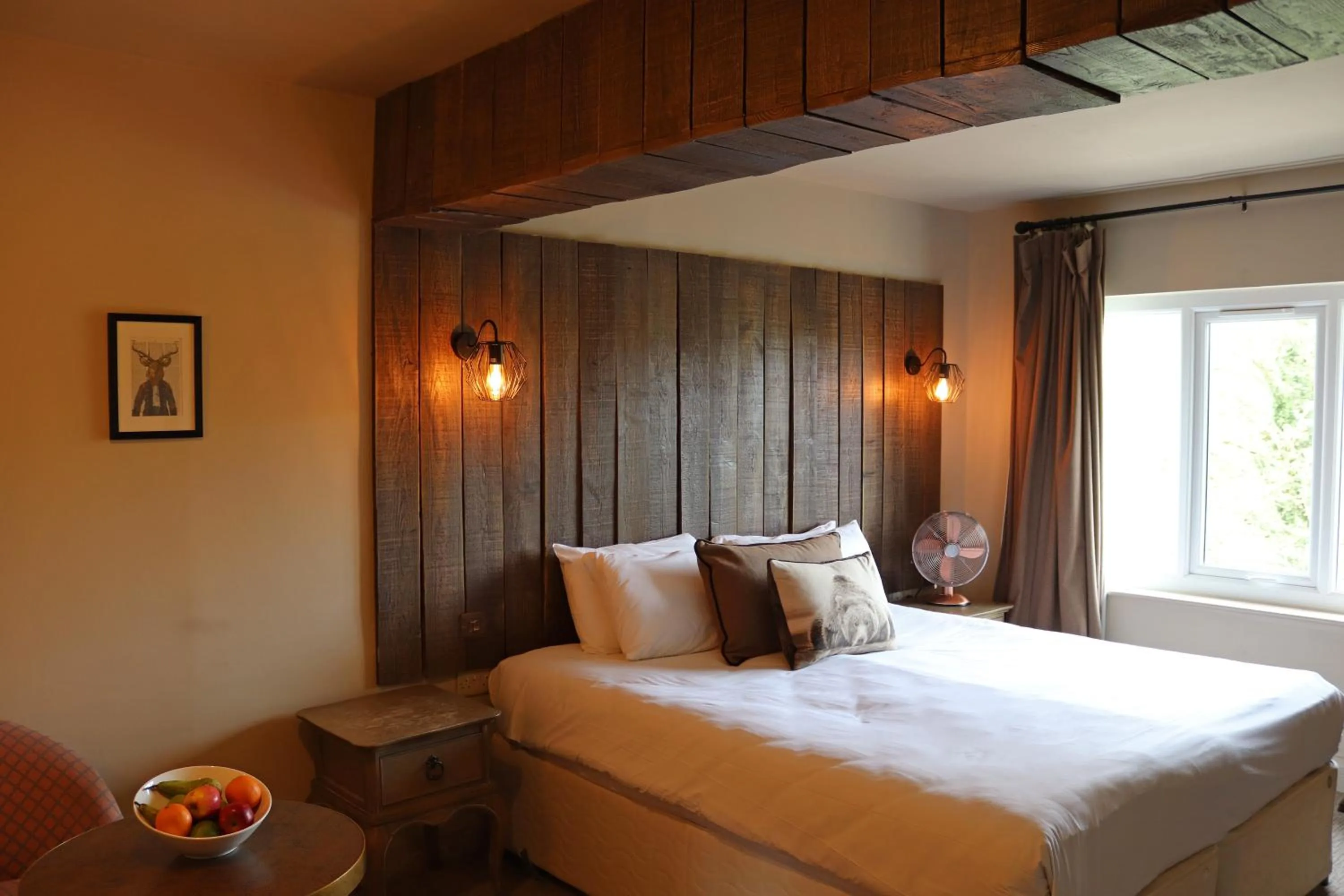 Bedroom, Bed in Shillingford Bridge Hotel