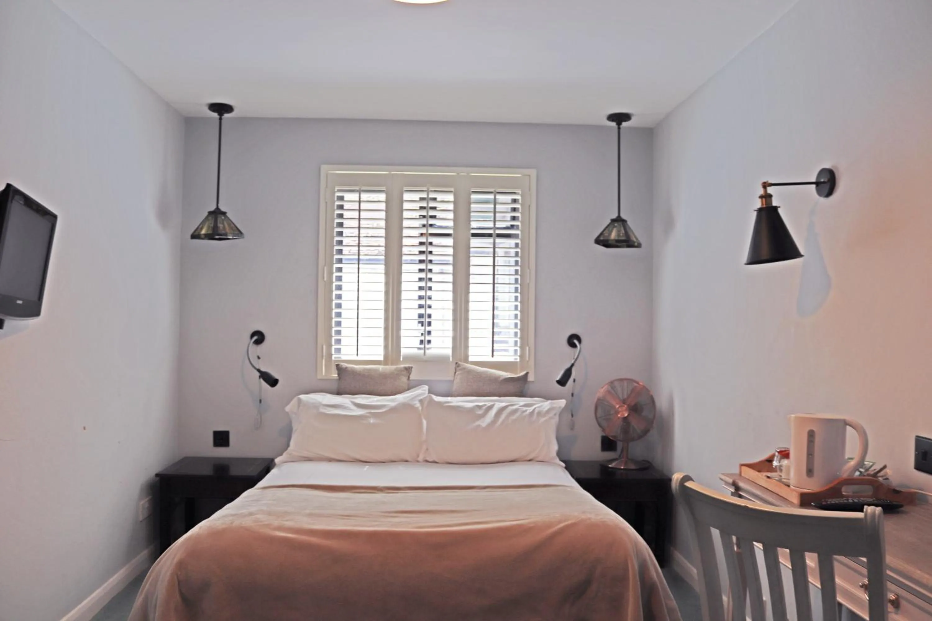 Bed in Shillingford Bridge Hotel