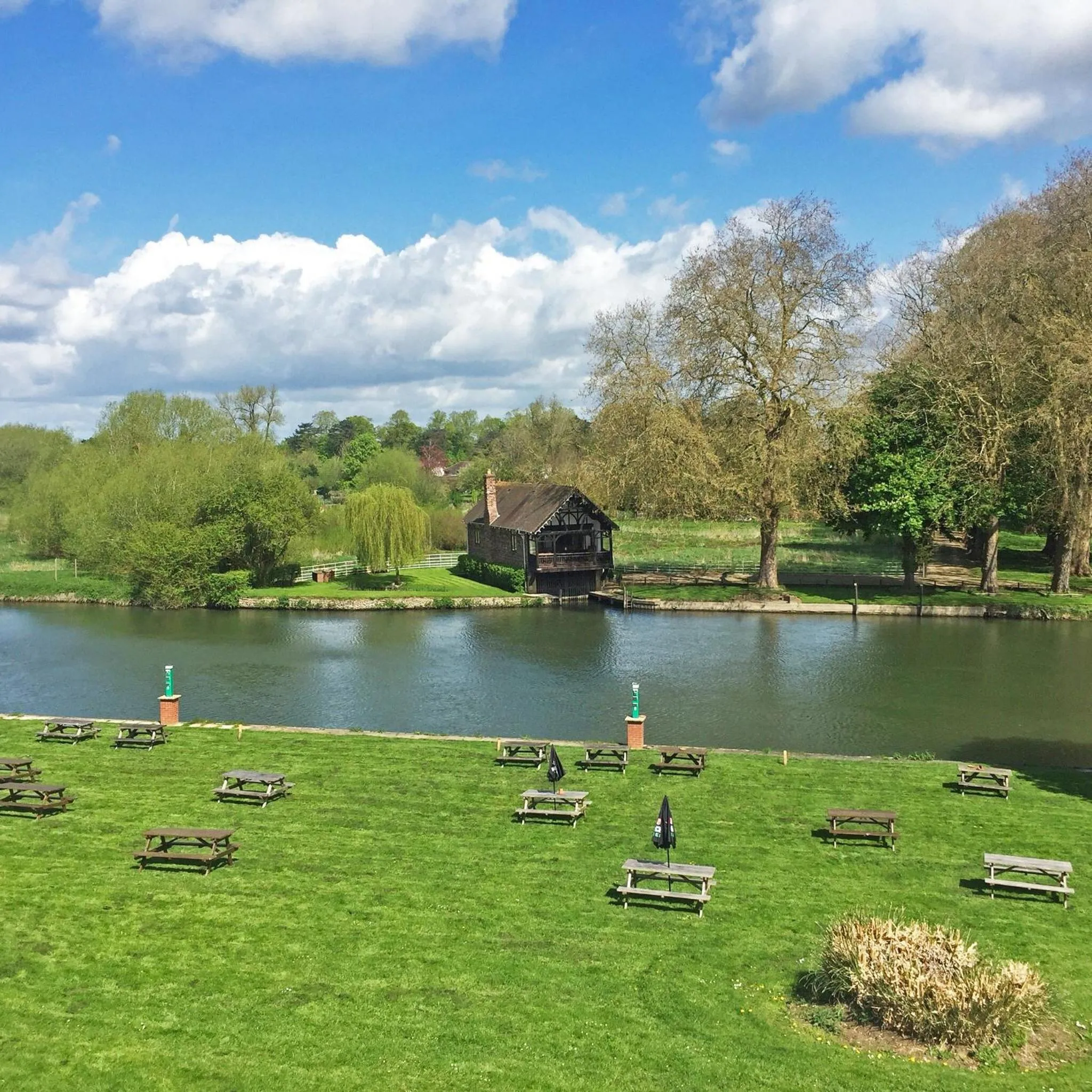 Day in Shillingford Bridge Hotel