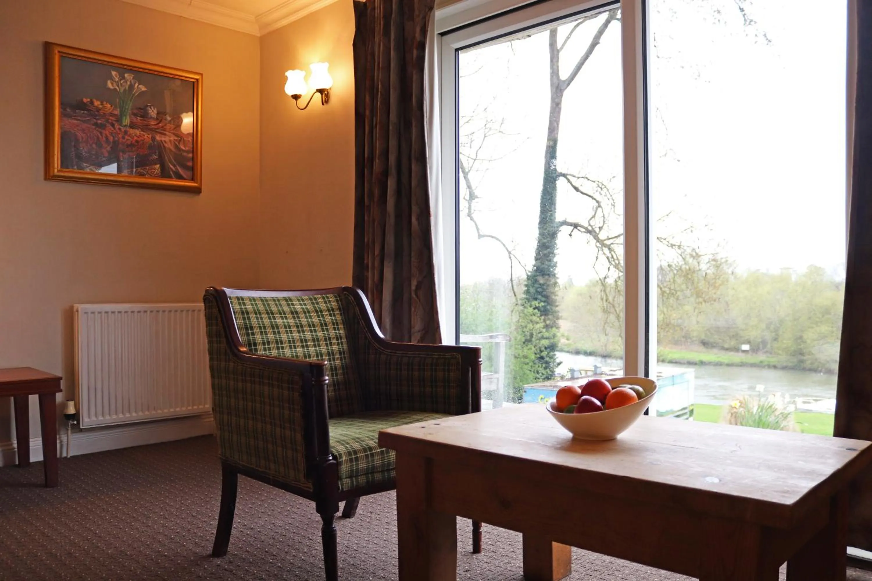 Seating area in Shillingford Bridge Hotel