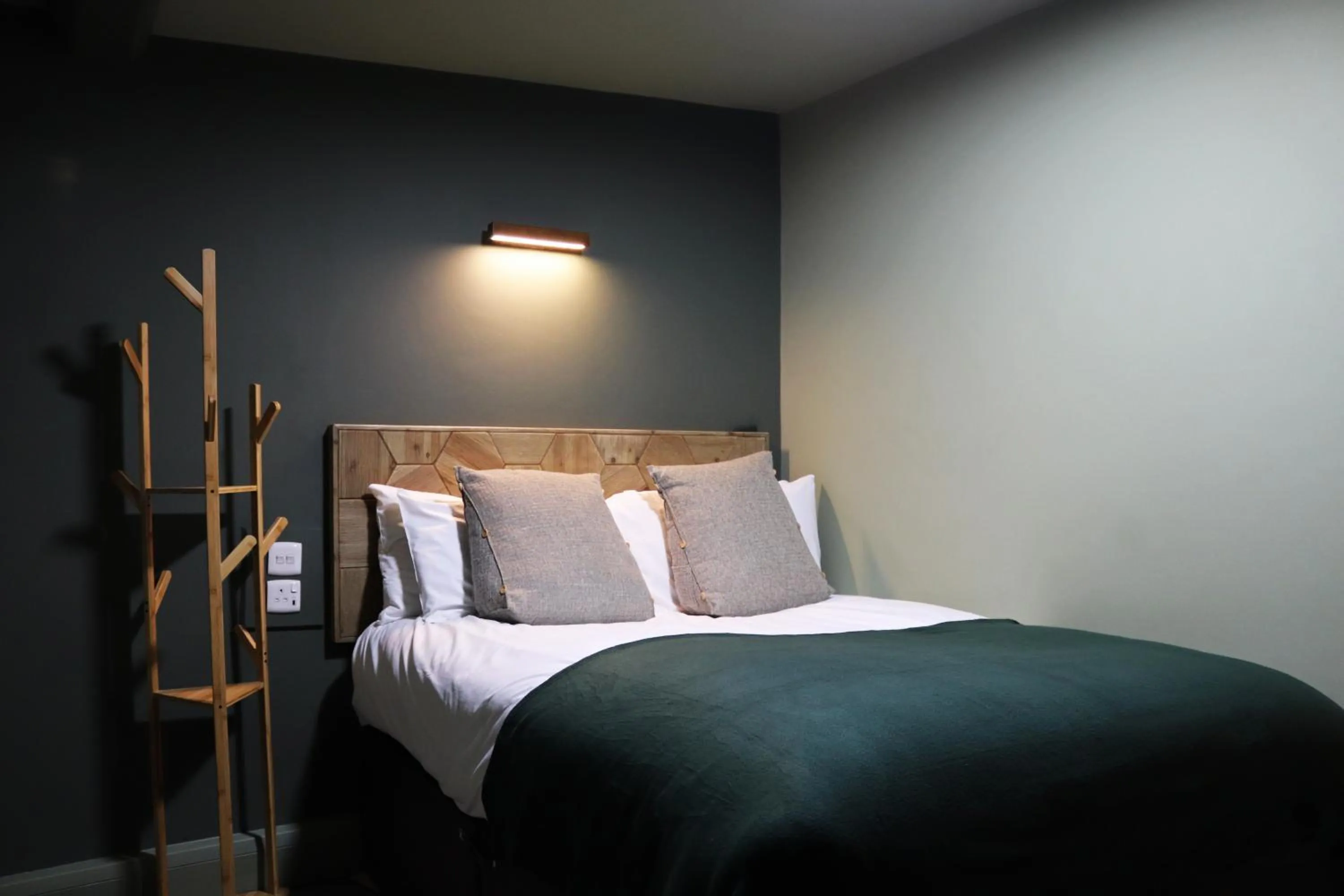 Bed in Shillingford Bridge Hotel