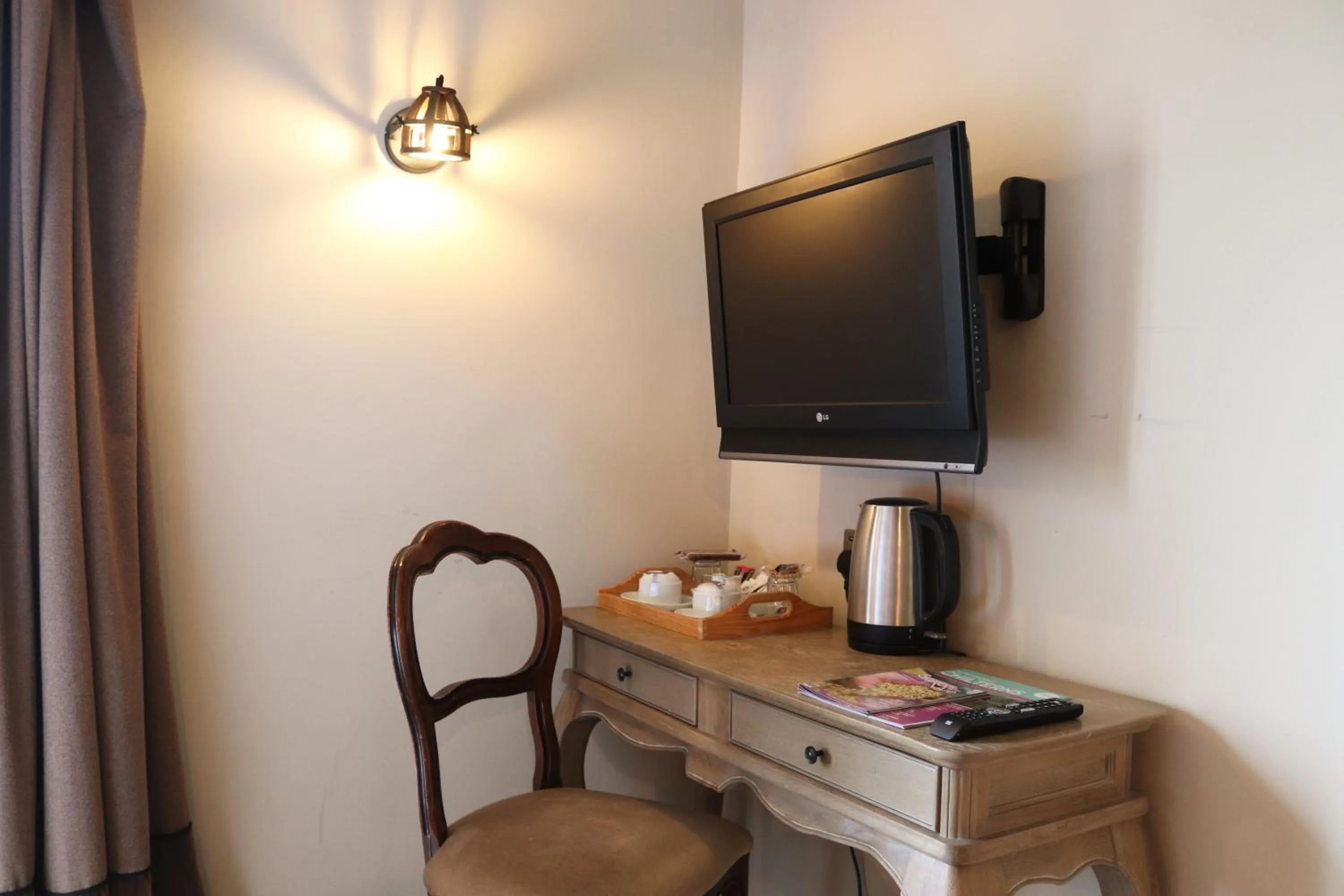 TV and multimedia in Shillingford Bridge Hotel