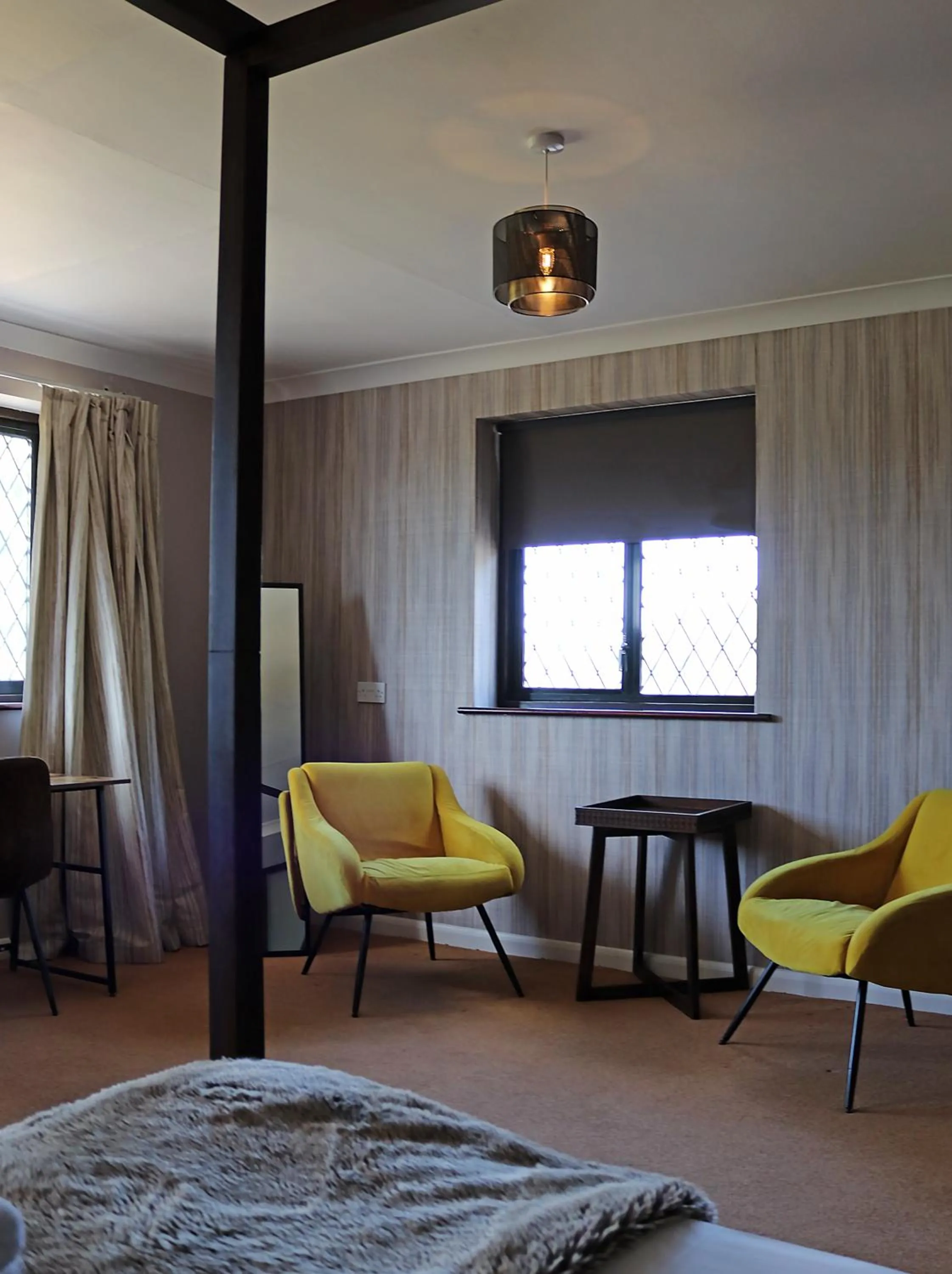 Seating area in Shillingford Bridge Hotel