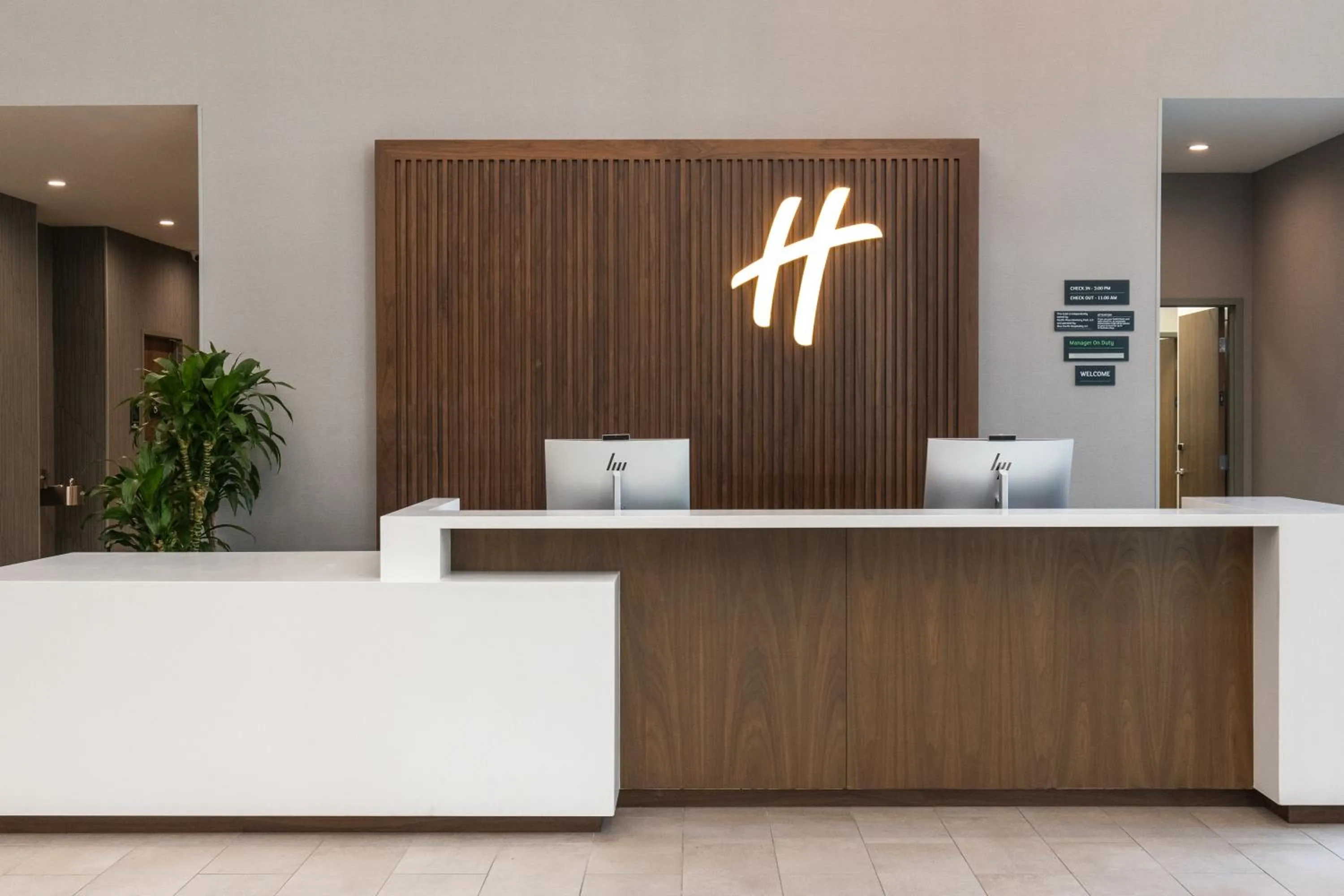 Lobby or reception in Holiday Inn & Suites Monterey Park – Los Angeles by IHG