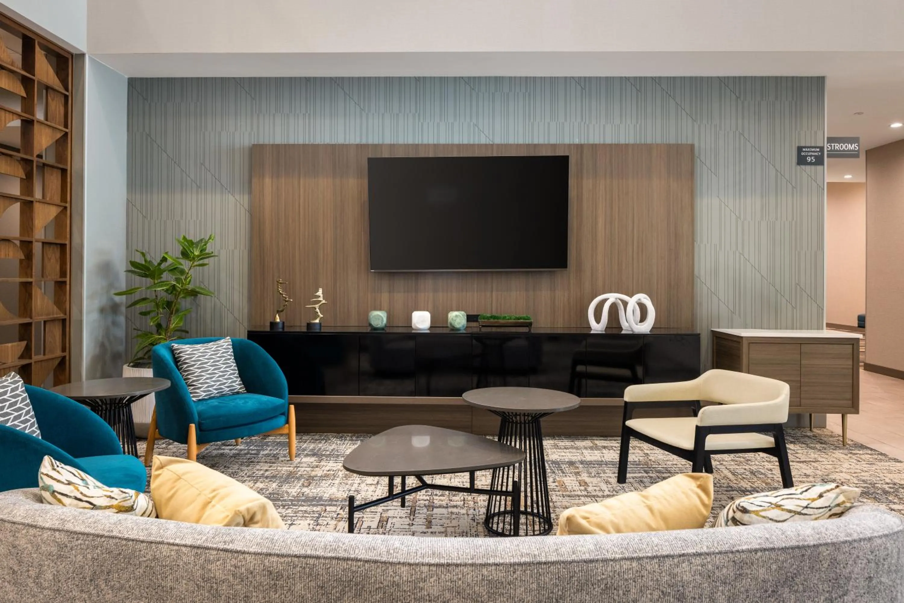 TV and multimedia in Holiday Inn & Suites Monterey Park – Los Angeles by IHG