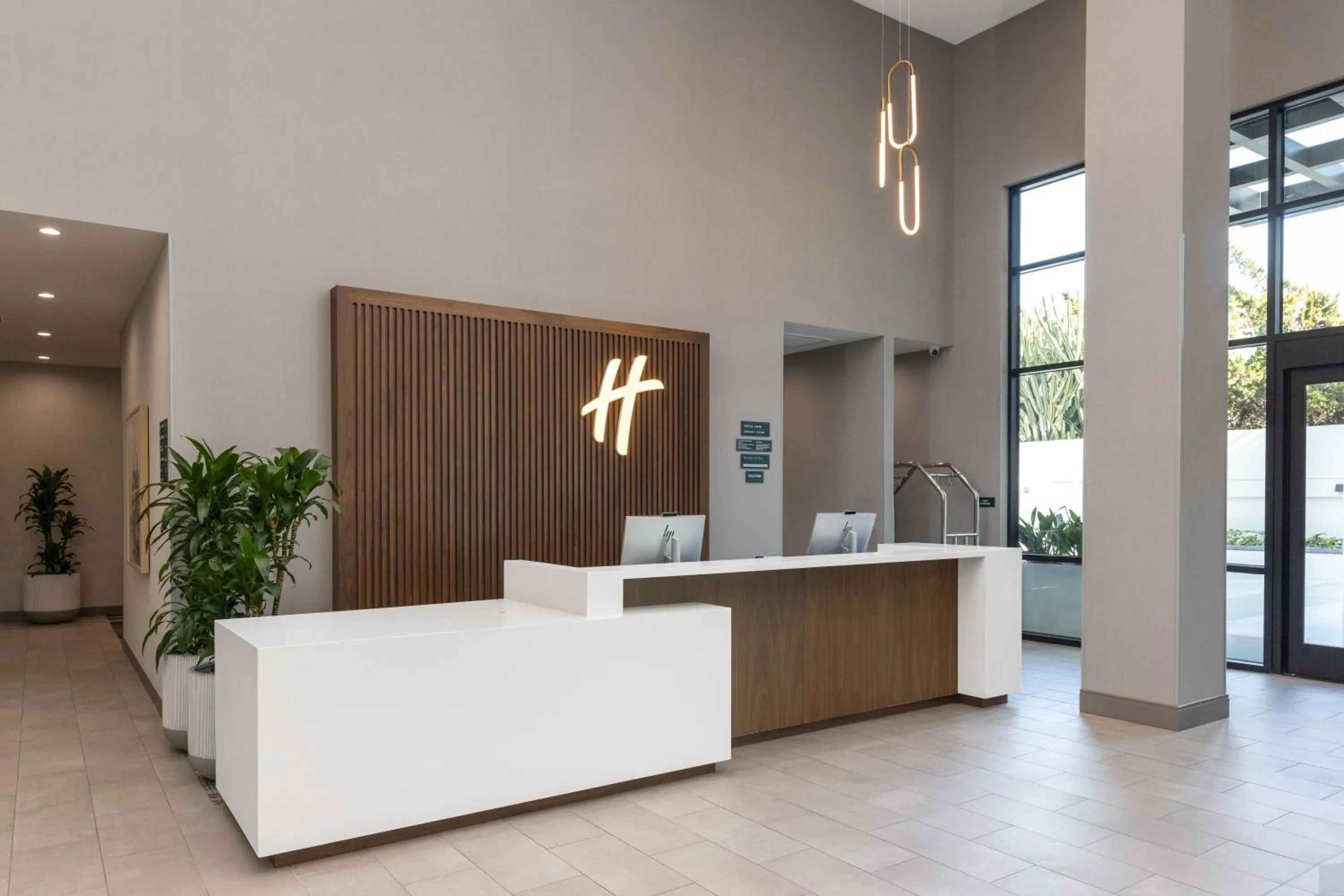 Lobby or reception in Holiday Inn & Suites Monterey Park – Los Angeles by IHG