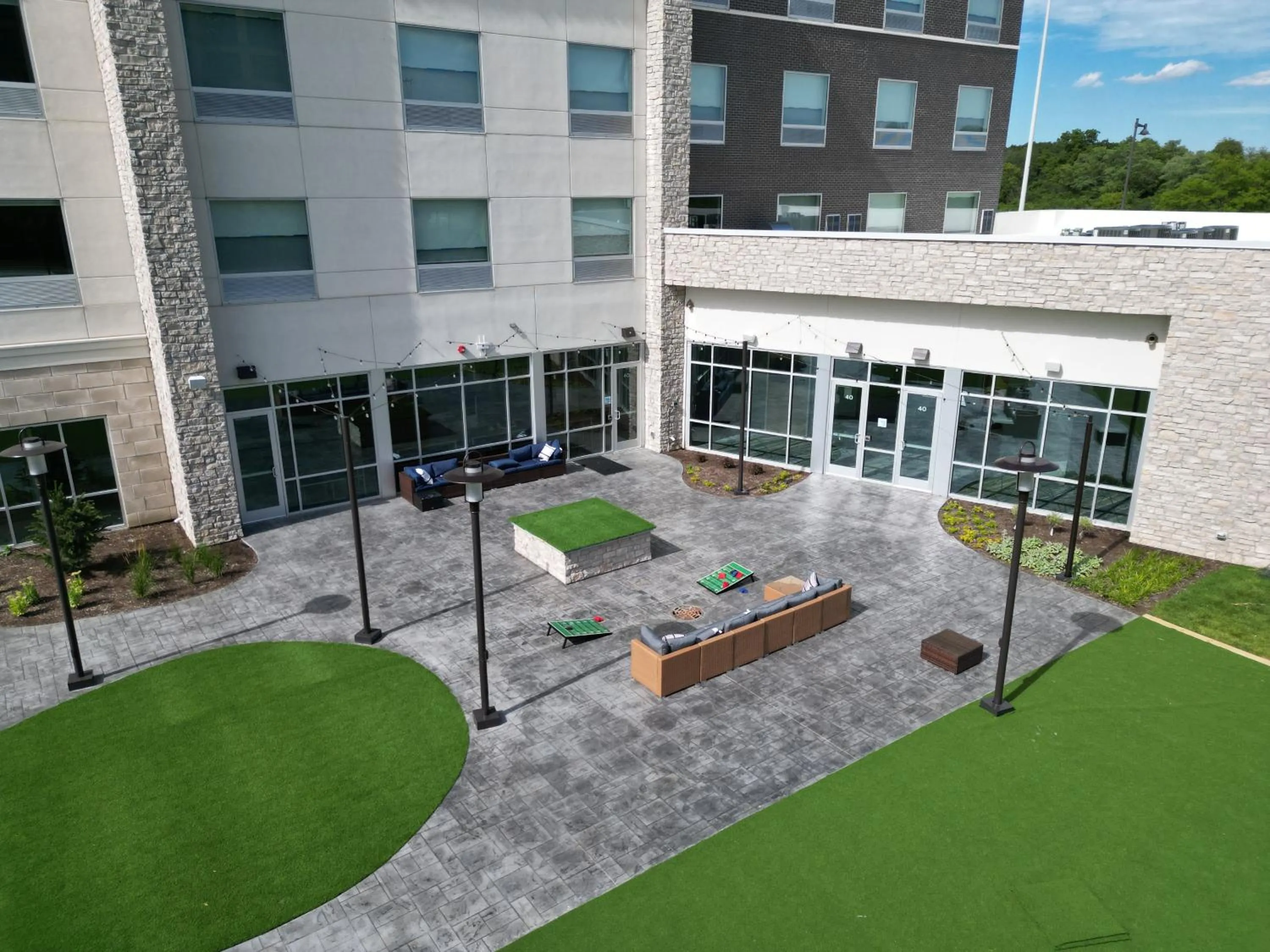 Patio in Holiday Inn Express & Suites Chicago Schaumburg by IHG