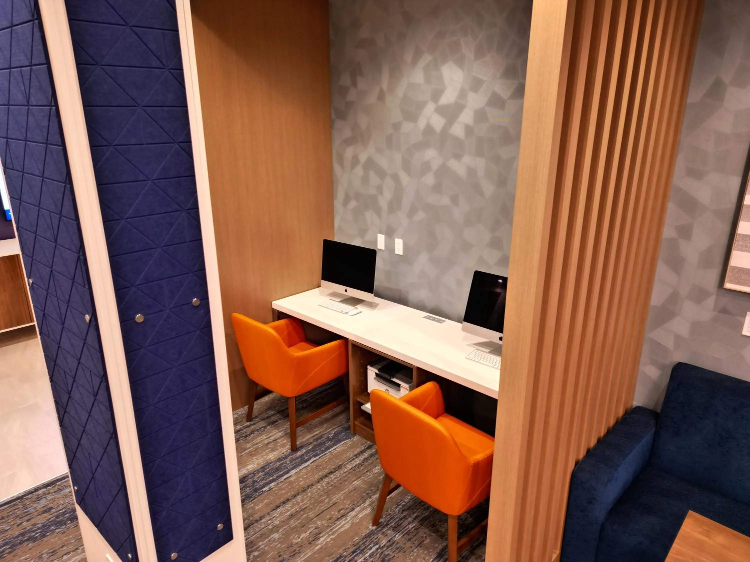 Business facilities in Holiday Inn Express & Suites Chicago Schaumburg by IHG