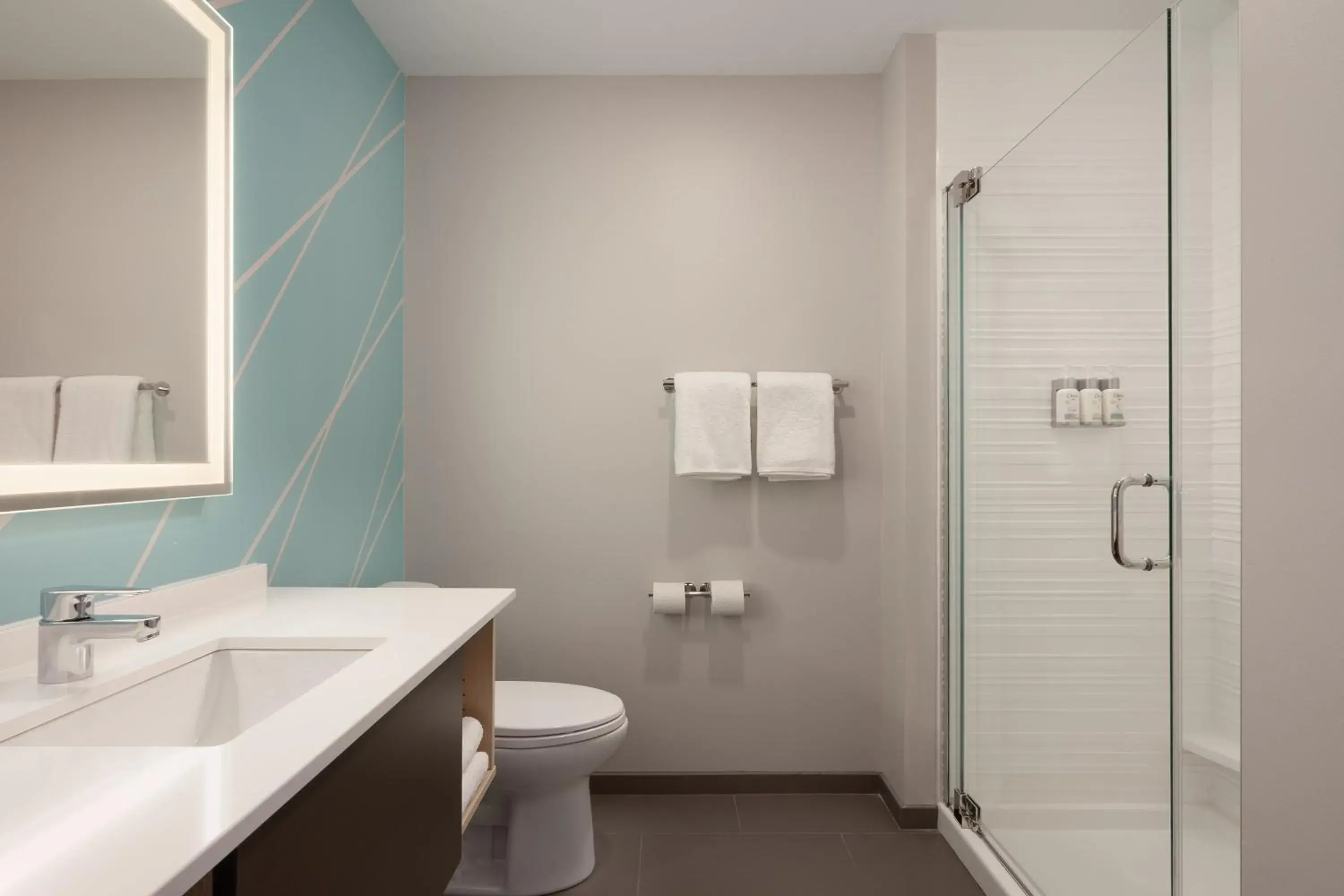 Queen Room with Two Queen Beds - Hearing Accessible/Non-Smoking in avid hotel Oak Creek by IHG Queen Room with Two Queen Beds - Hearing Accessible/Non-Smoking in avid hotel Oak Creek by IHG