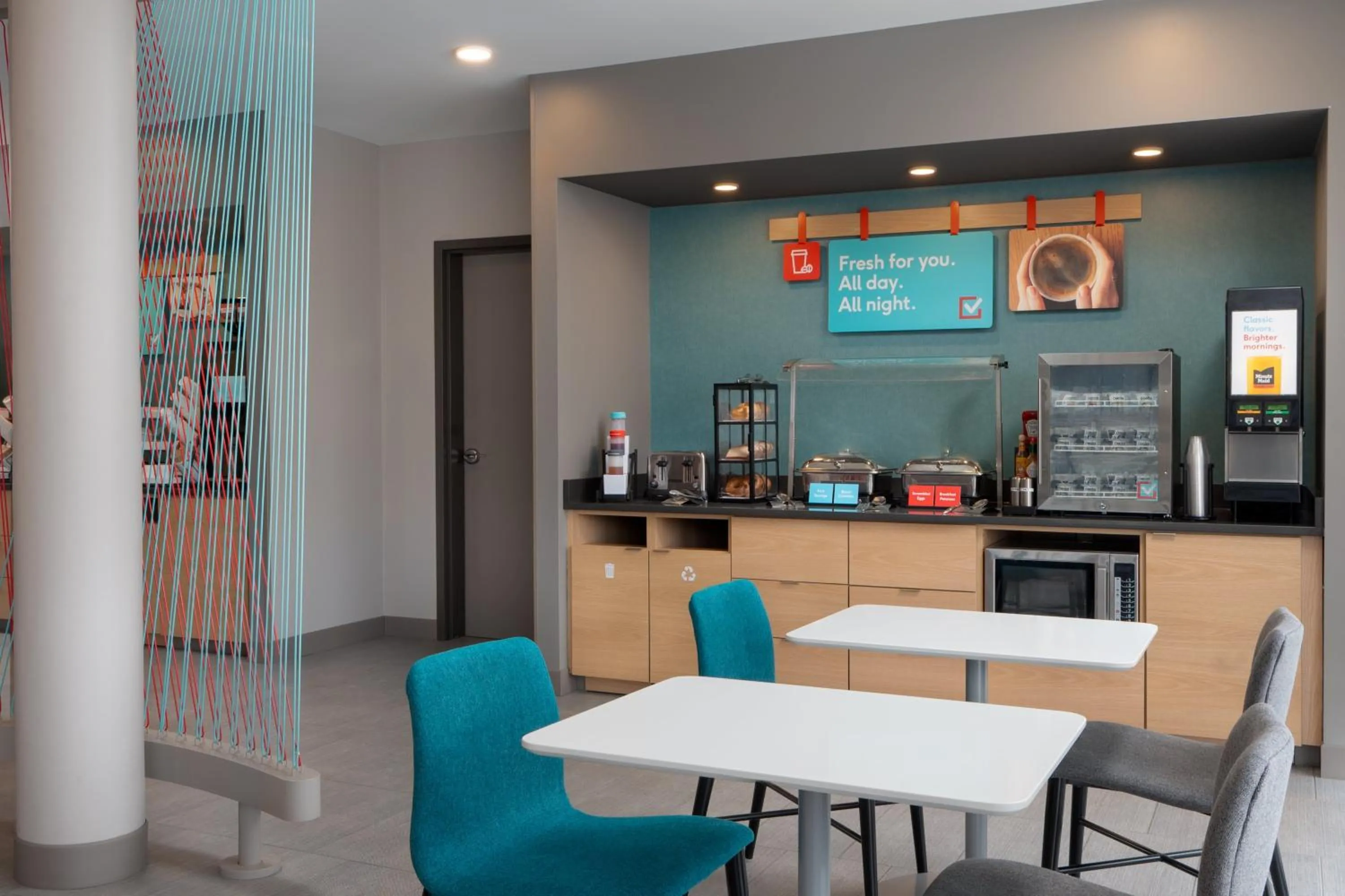 Breakfast in avid hotel Oak Creek by IHG