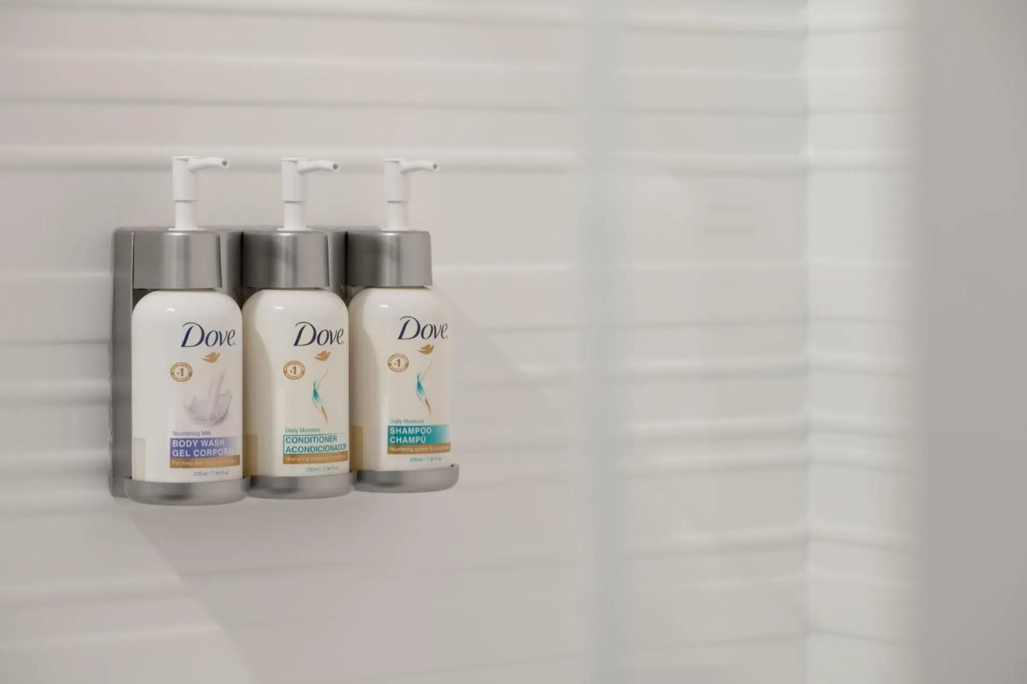 Photo of the whole room in avid hotel Oak Creek by IHG