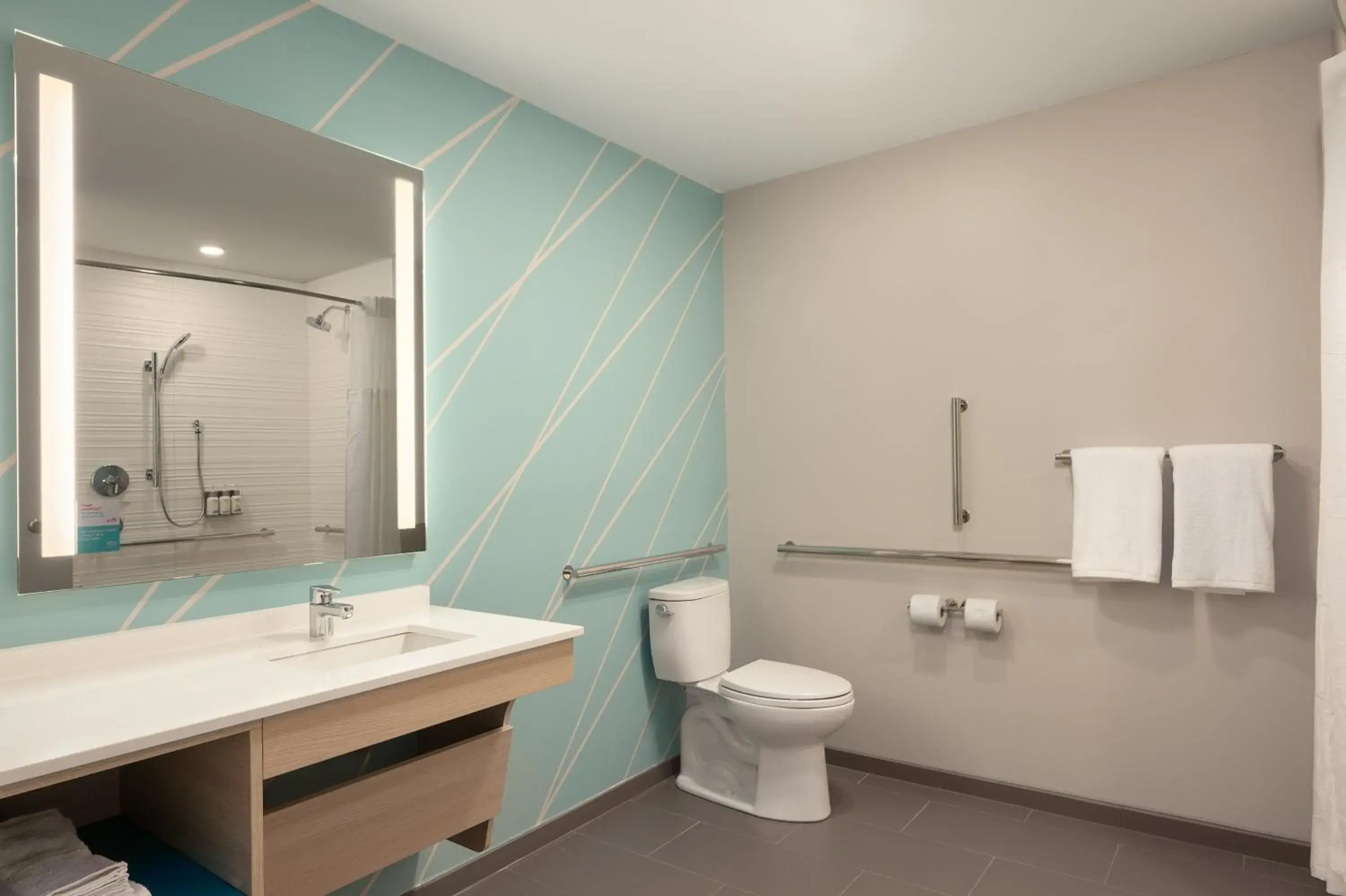 King Room with Hearing Accessible Roll In Shower - Non-Smoking in avid hotel Oak Creek by IHG King Room with Hearing Accessible Roll In Shower - Non-Smoking in avid hotel Oak Creek by IHG