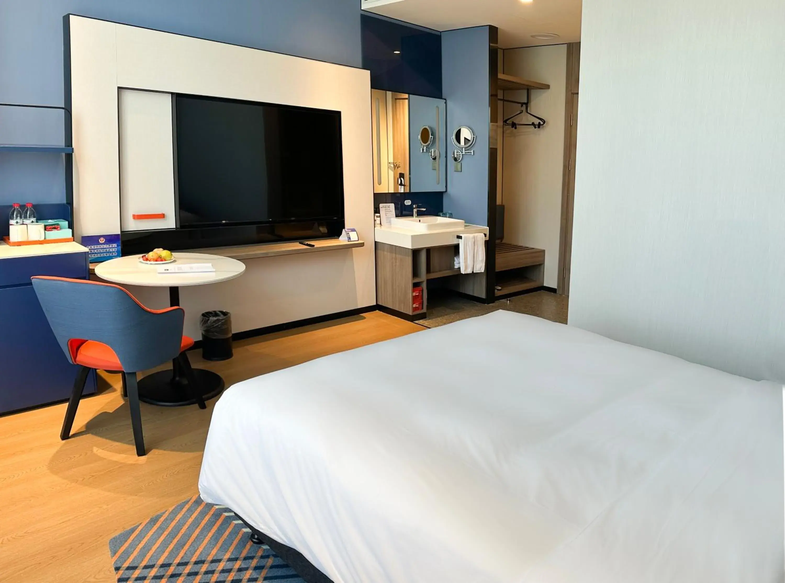 Standard King Room in Holiday Inn Express Beijing Conference Center by IHG Standard King Room in Holiday Inn Express Beijing Conference Center by IHG