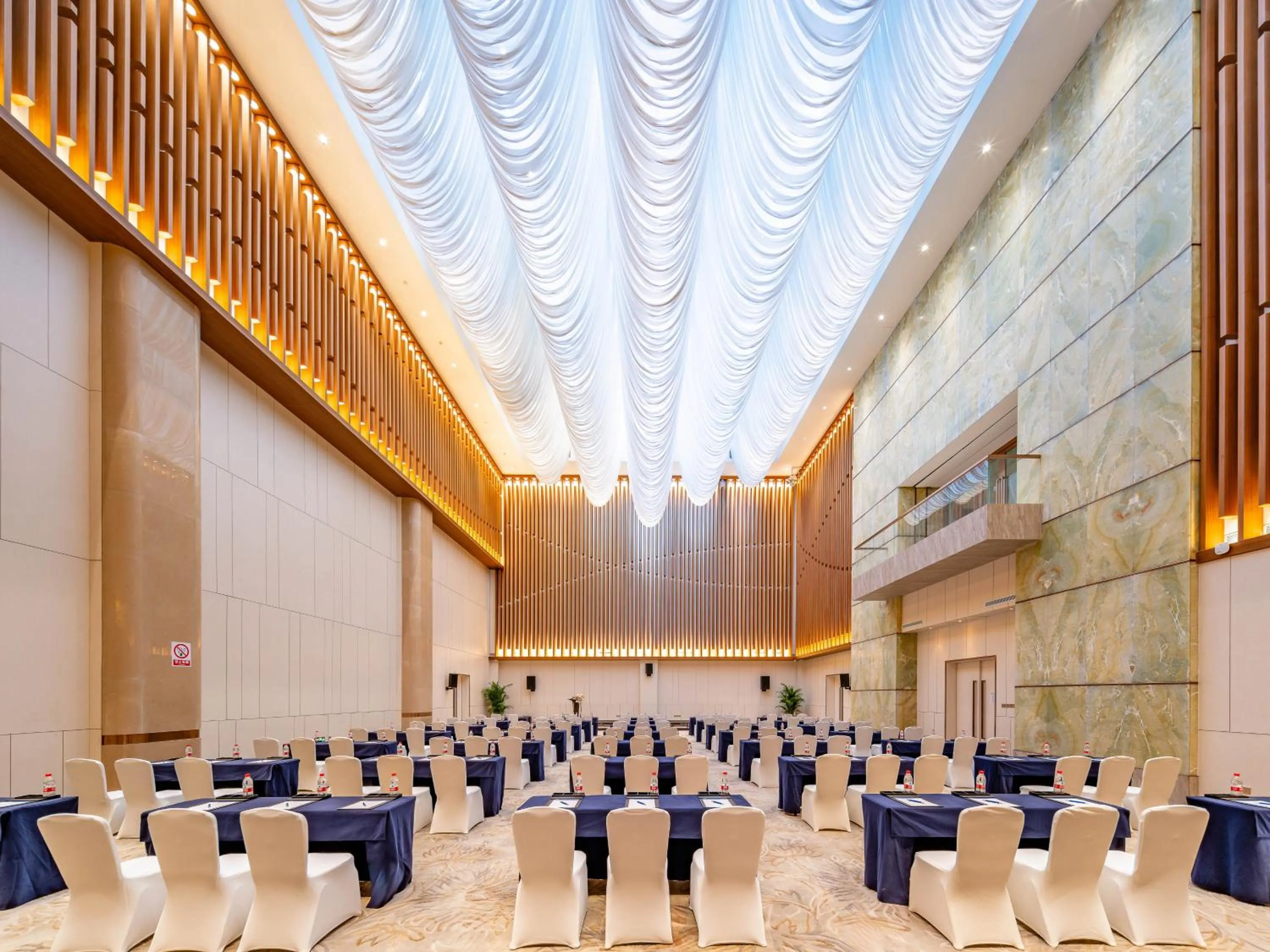 Meeting/conference room in Holiday Inn Express Beijing Conference Center by IHG