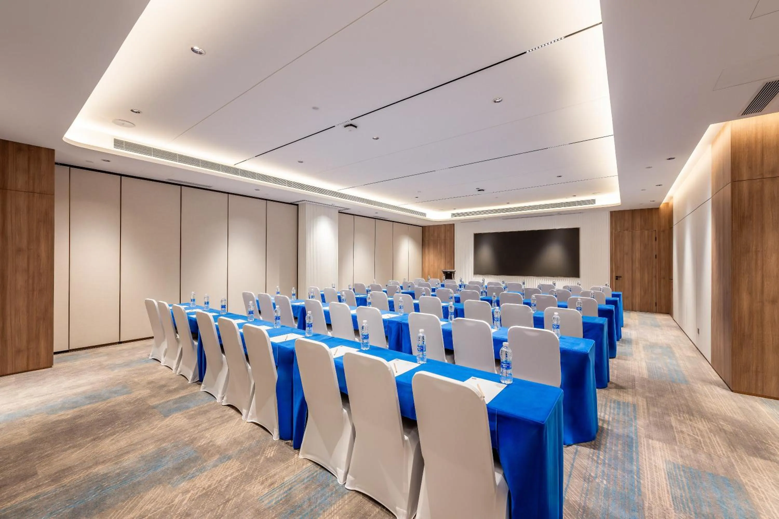 Meeting/conference room in Holiday Inn Express Liaocheng ETDZ by IHG