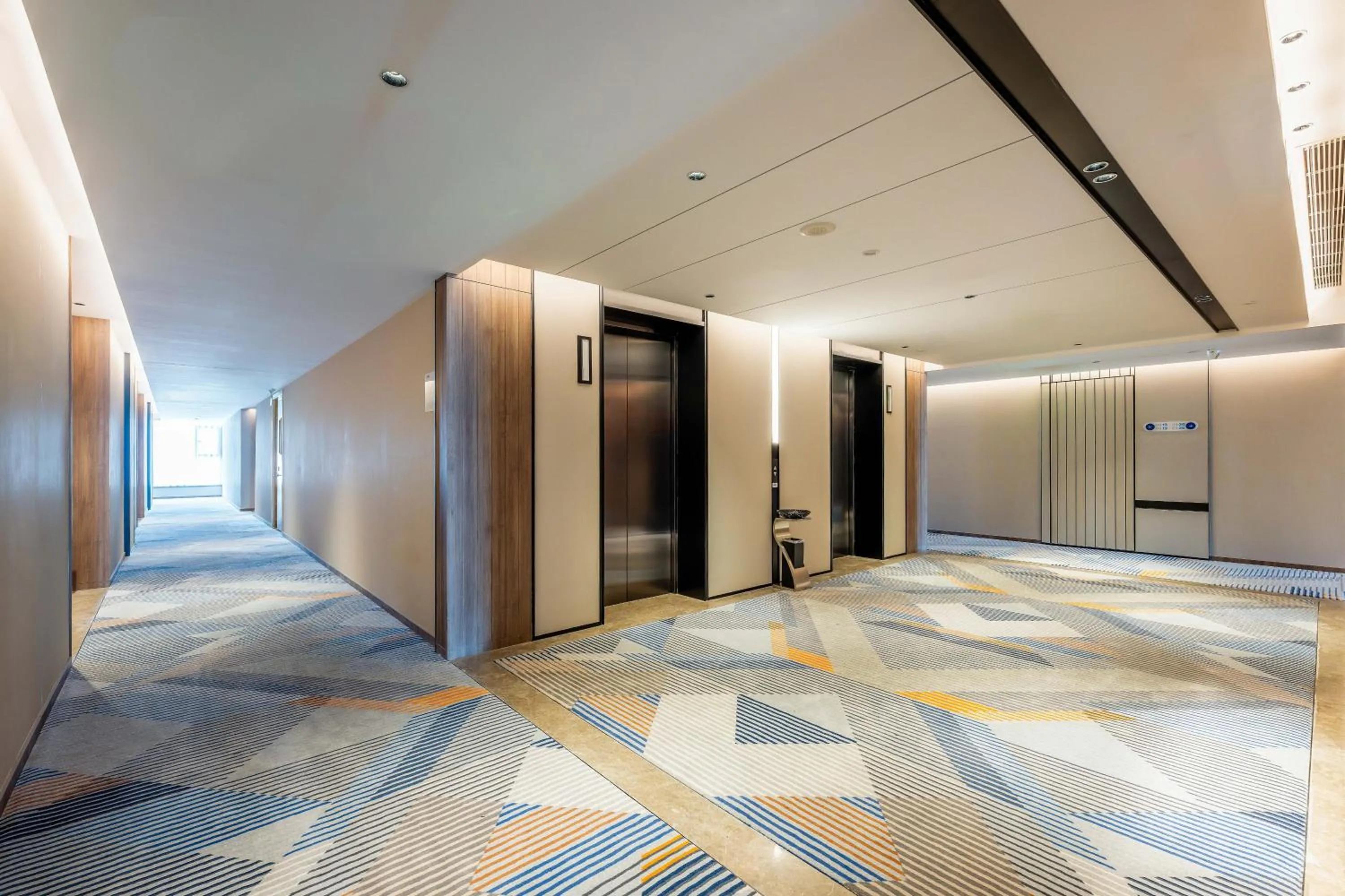 elevator in Holiday Inn Express Liaocheng ETDZ by IHG