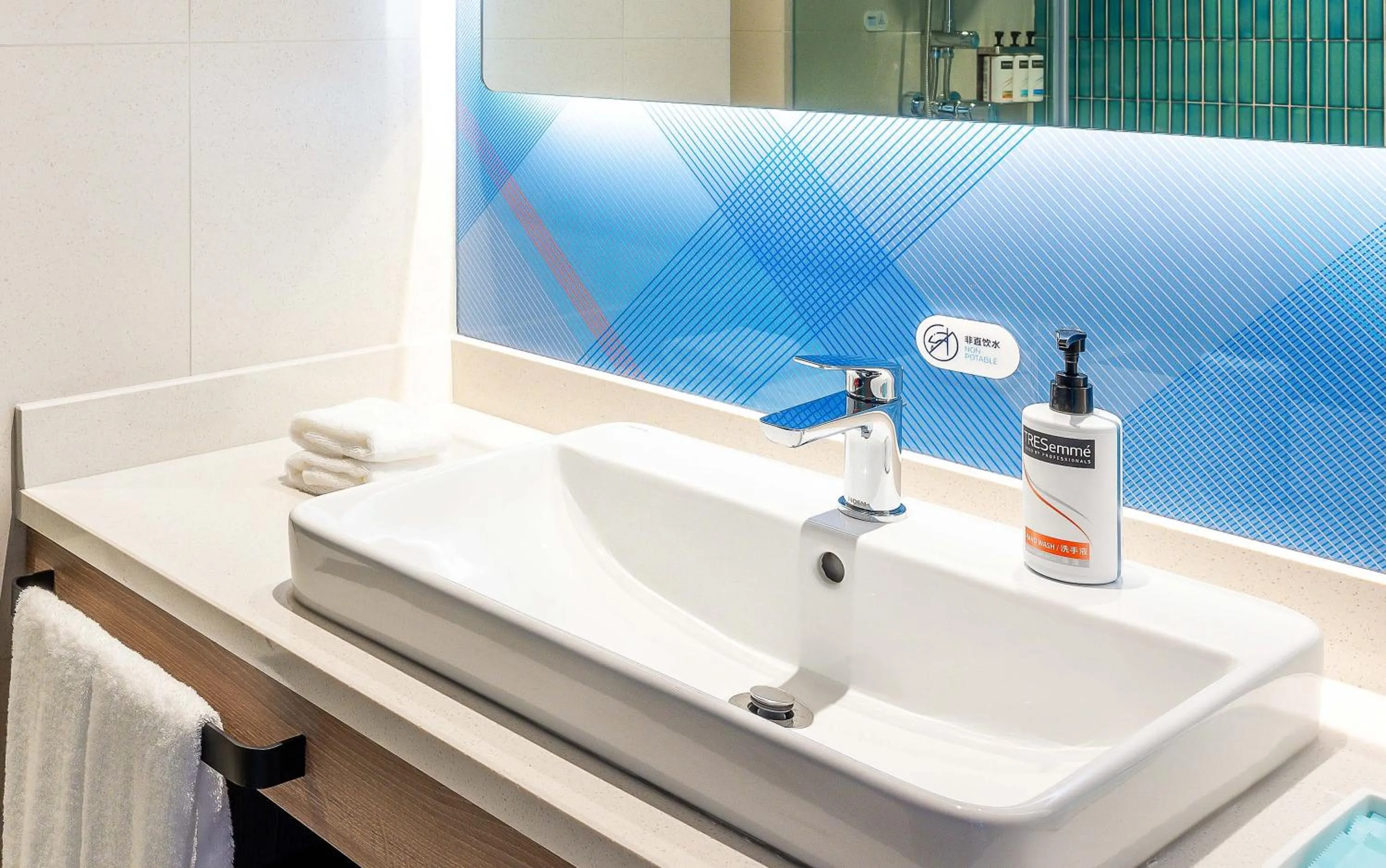 Toilet in Holiday Inn Express Liaocheng ETDZ by IHG