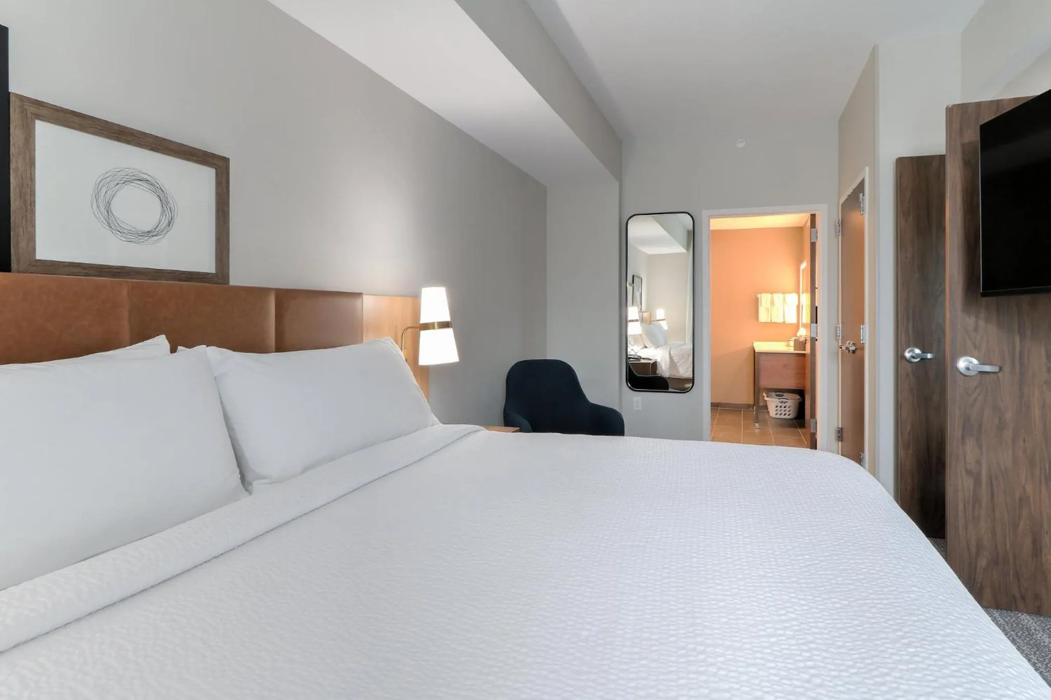 Photo of the whole room, Bed in Staybridge Suites Pigeon Forge - Smoky Mtns by IHG