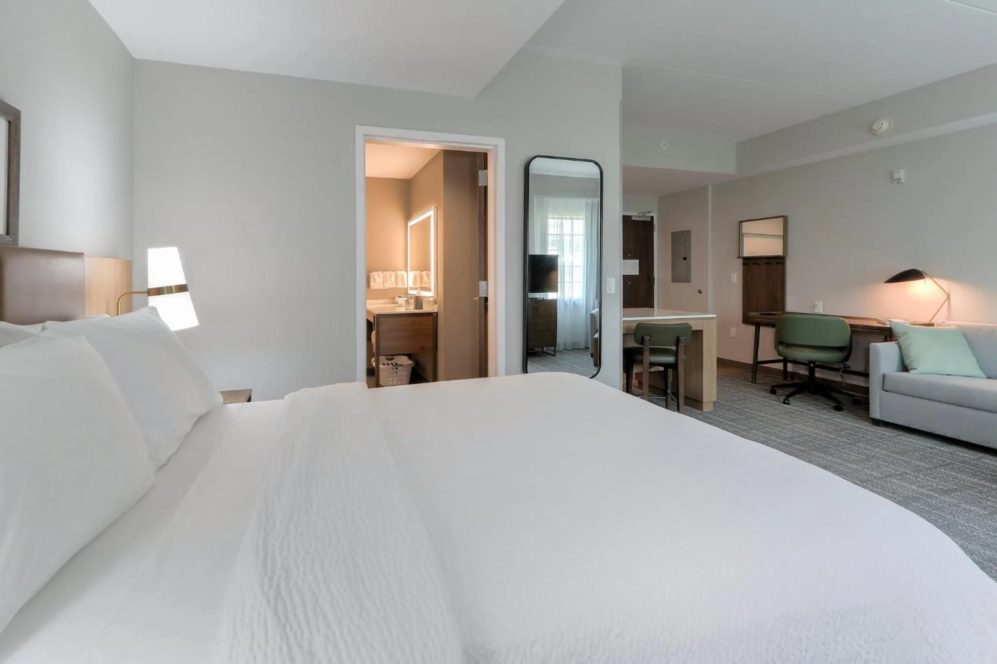 Photo of the whole room, Bed in Staybridge Suites Pigeon Forge - Smoky Mtns by IHG