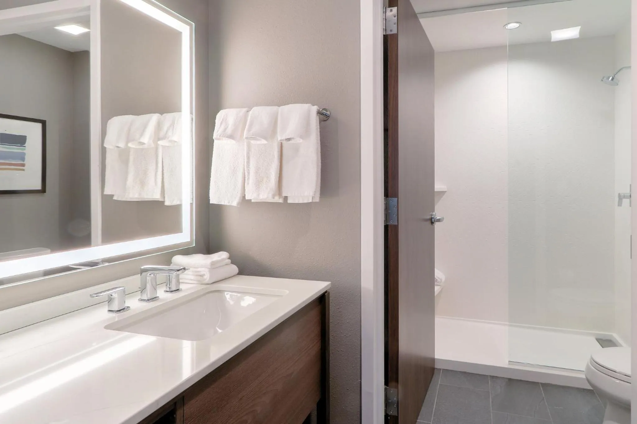 Photo of the whole room in Staybridge Suites Pigeon Forge - Smoky Mtns by IHG