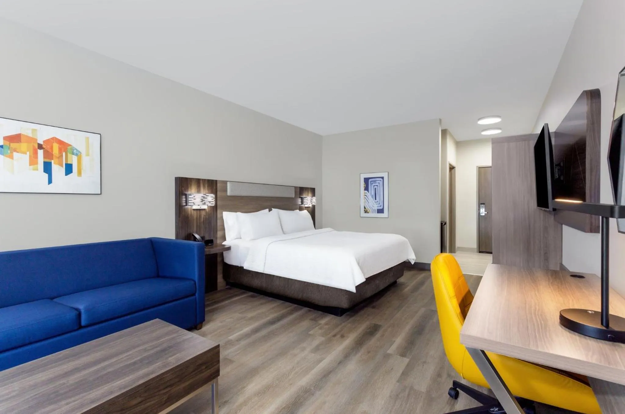 Photo of the whole room, Bed in Holiday Inn Express & Suites Macclenny by IHG