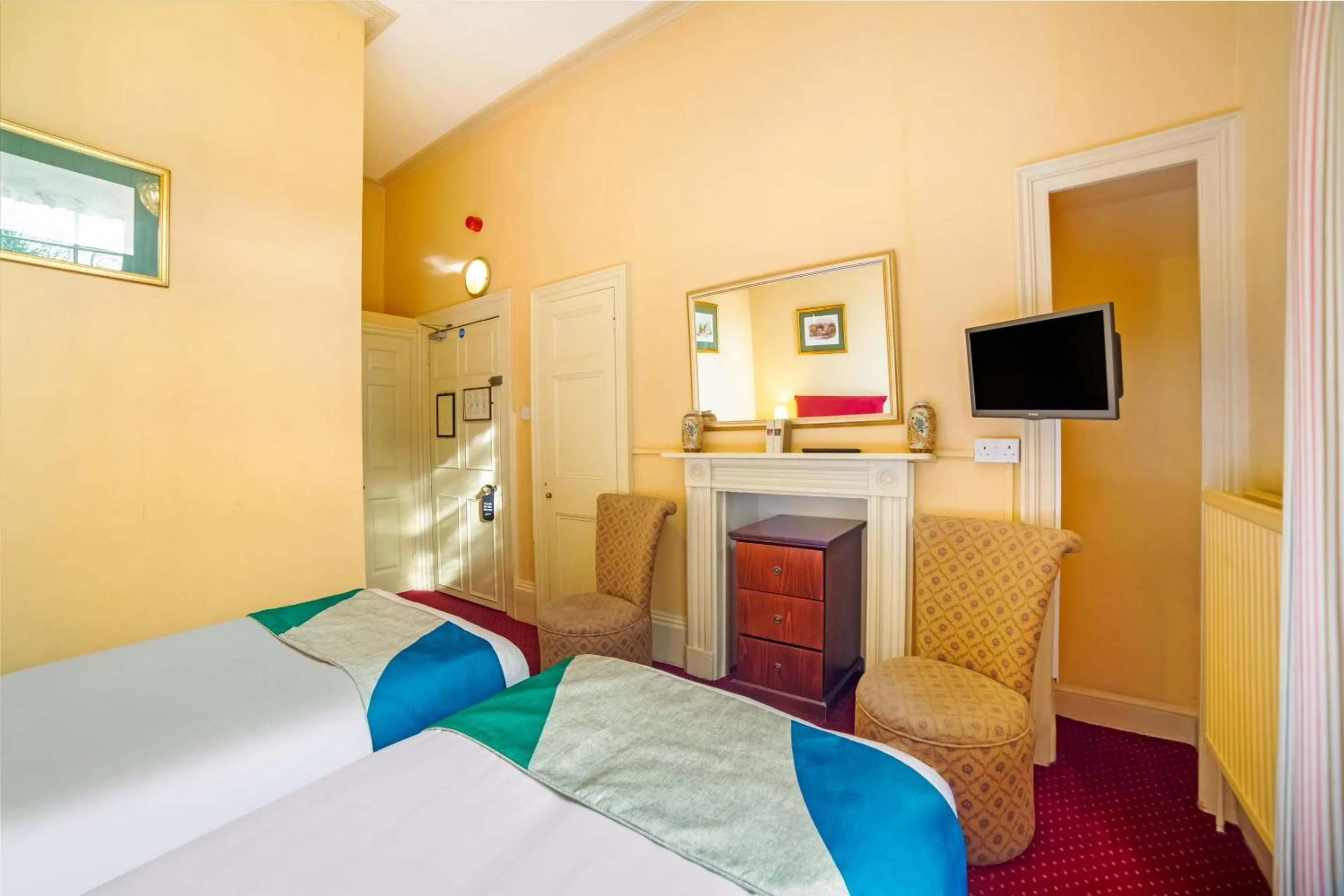 Bedroom, Bed in OYO Bailbrook Lodge, Bath