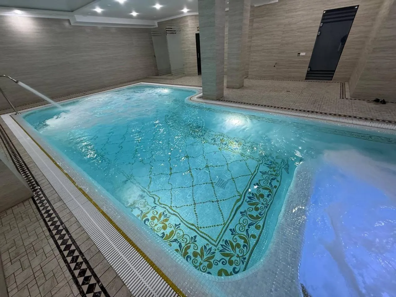 Hot Tub in Ko'k Saroy Plaza Hotel